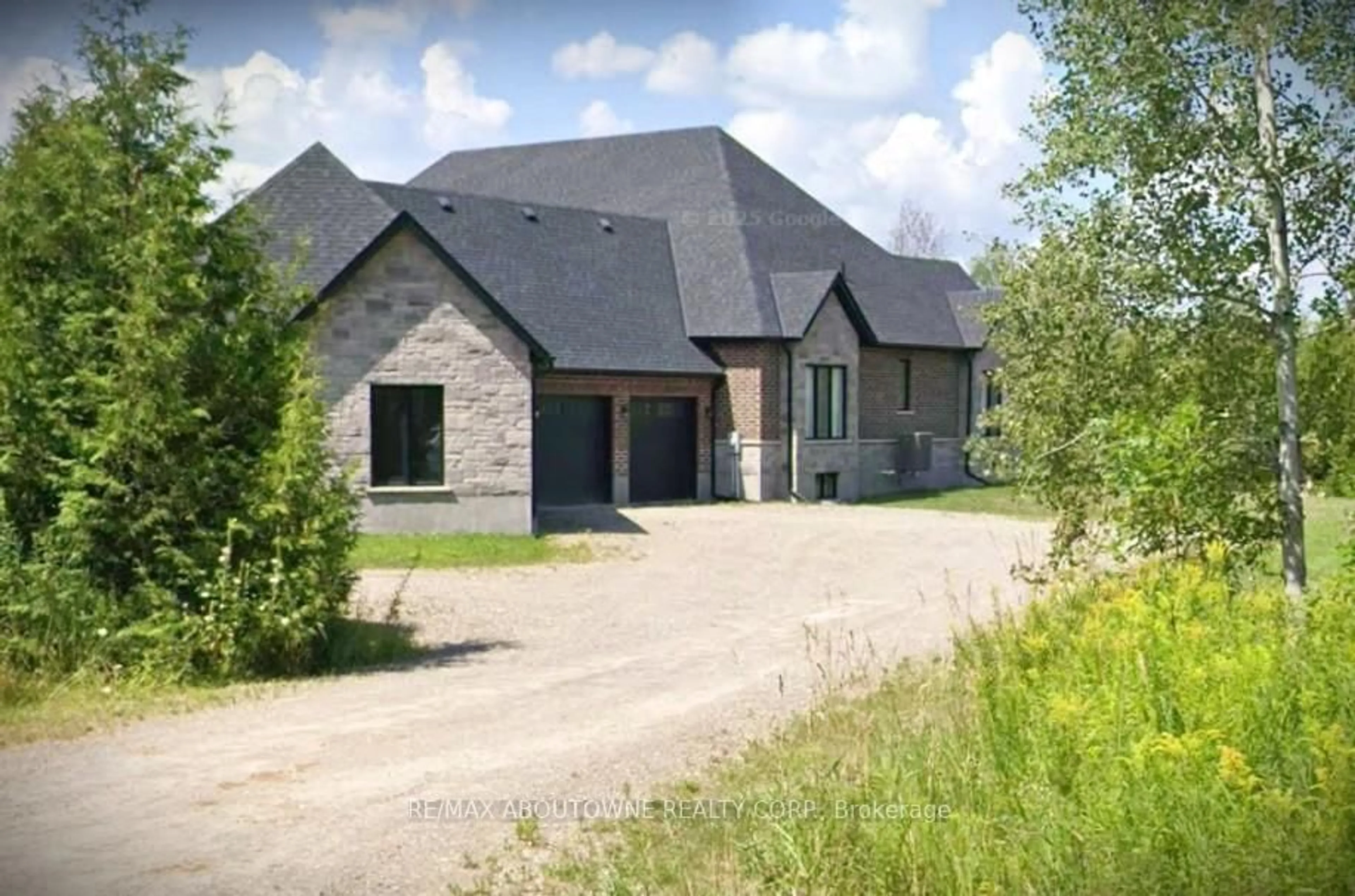 Home with brick exterior material, building for 9042 Sideroad 10, Erin Ontario L7J 2L8