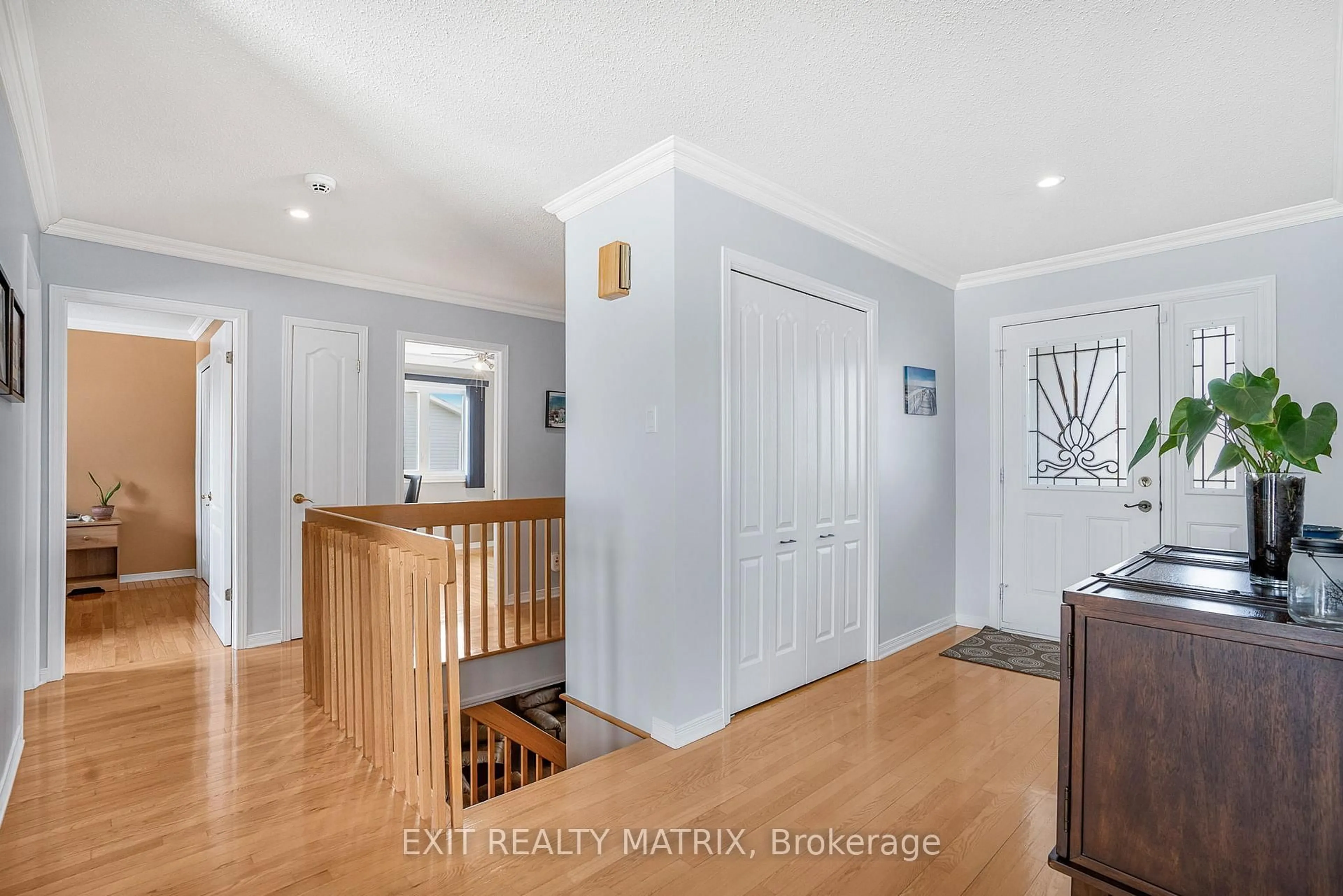 Indoor entryway for 165 Eliza St, Champlain Ontario K0B 1K0