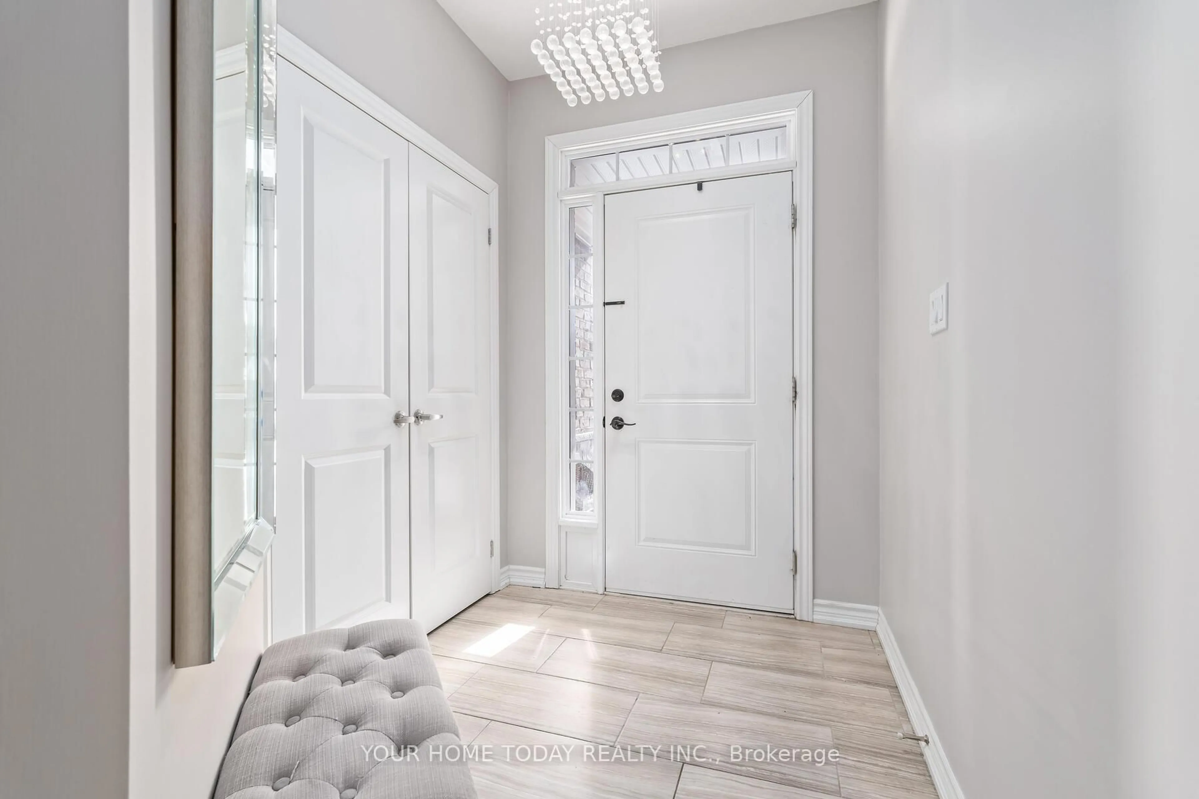 Indoor entryway for 86 Pettitt Dr, Guelph Ontario N1E 0M2