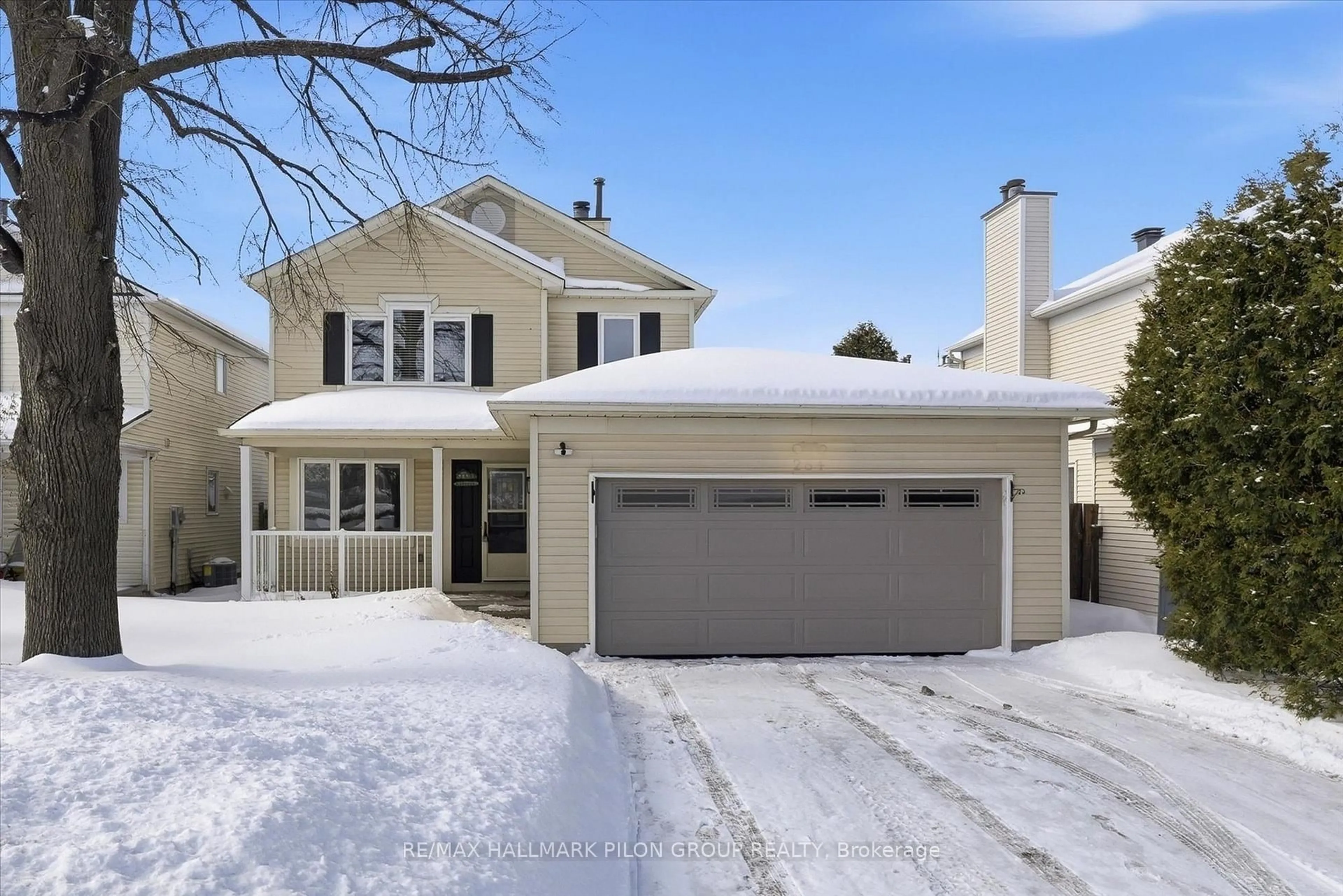 Home with vinyl exterior material, street for 284 Mceachern Cres, Orleans Ontario K1E 3K3