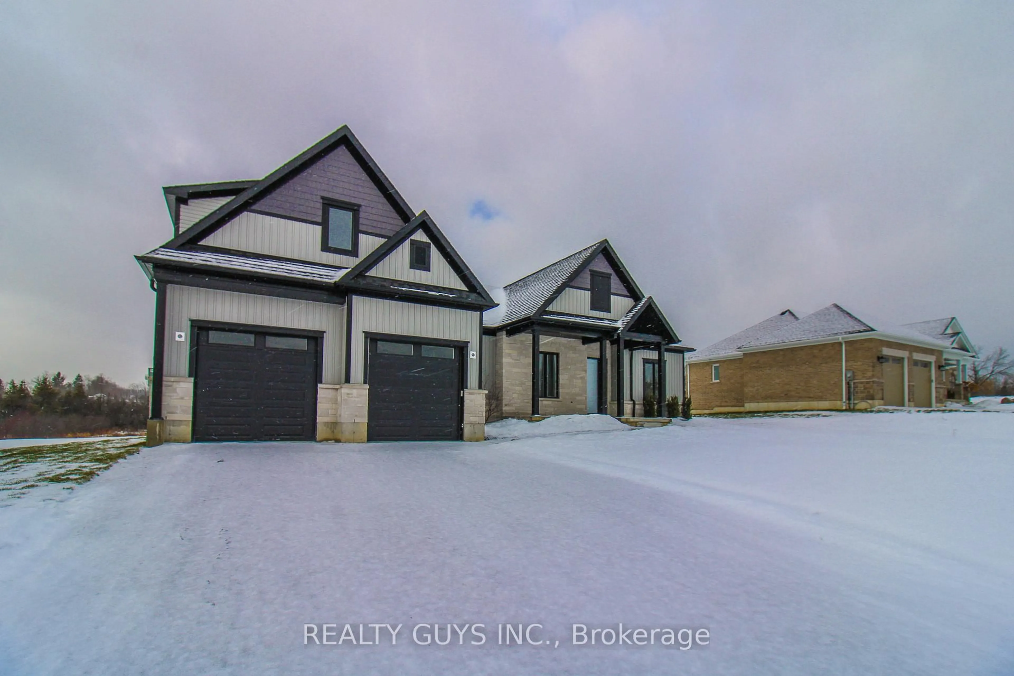 Indoor garage for 2424 GWENDOLYN Crt, Cavan Monaghan Ontario L0A 1C0