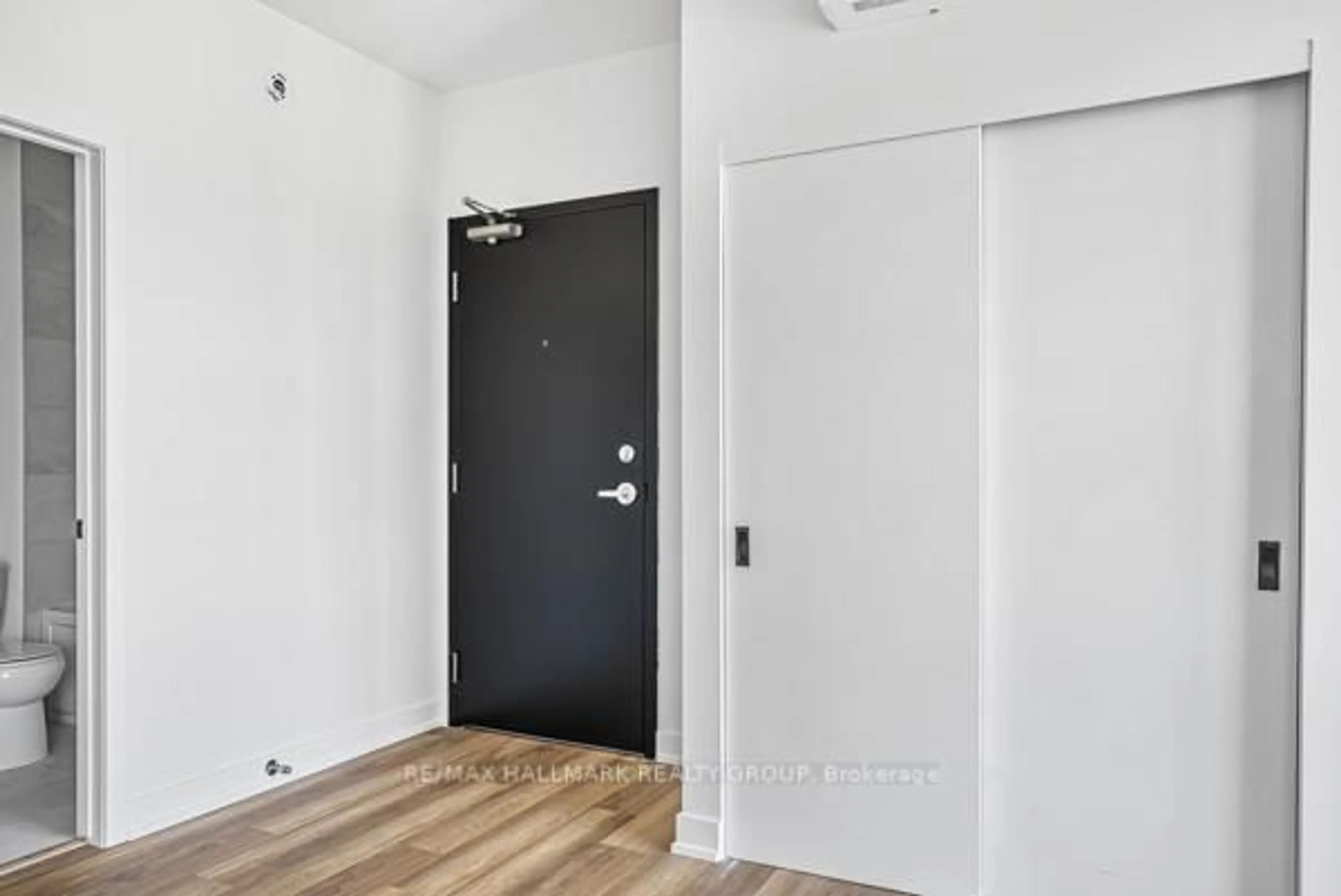 Indoor entryway for 391 Dieppe St, Ottawa Ontario K1L 6V3