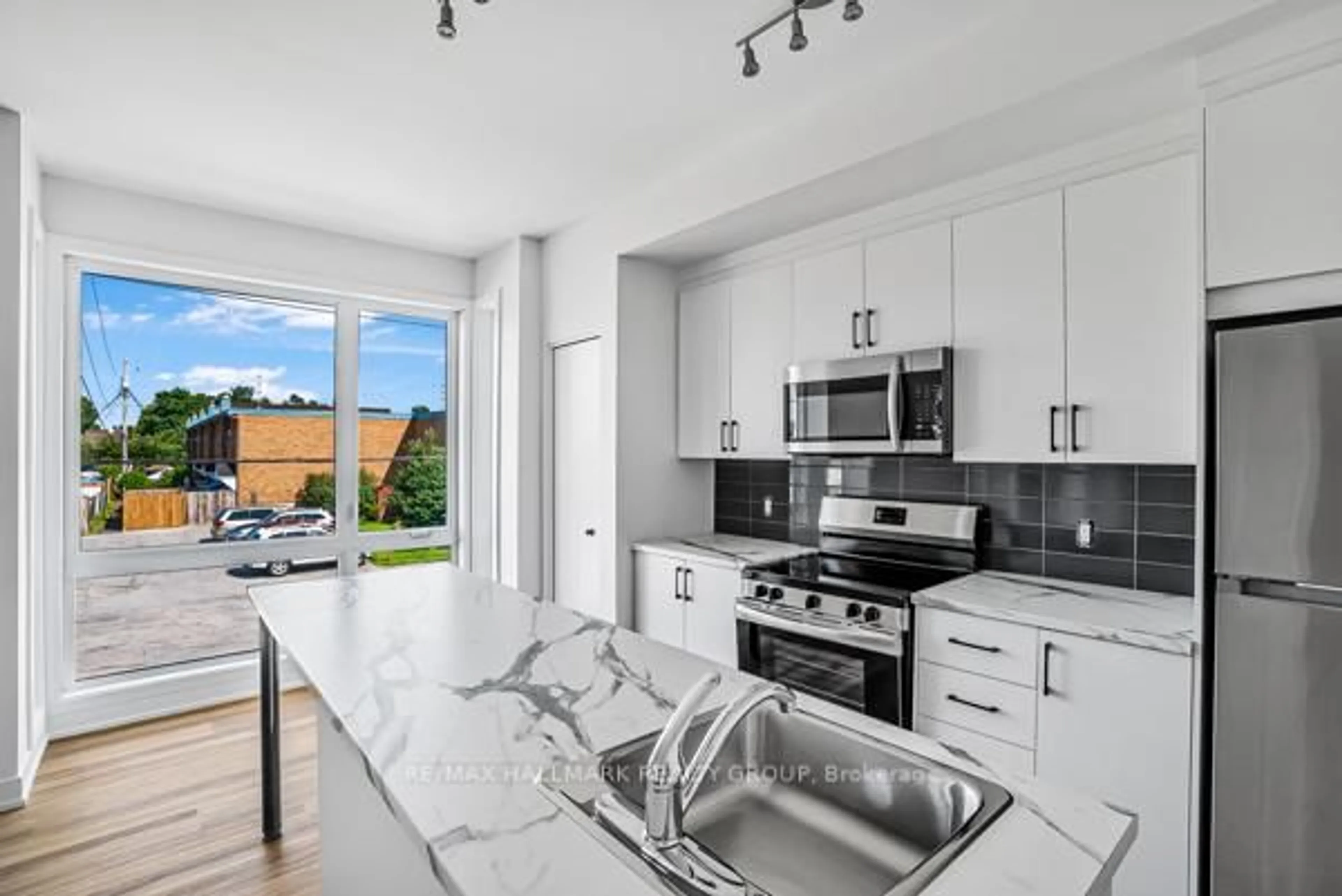 Open concept kitchen, ceramic/tile floor for 391 Dieppe St, Ottawa Ontario K1L 6V3
