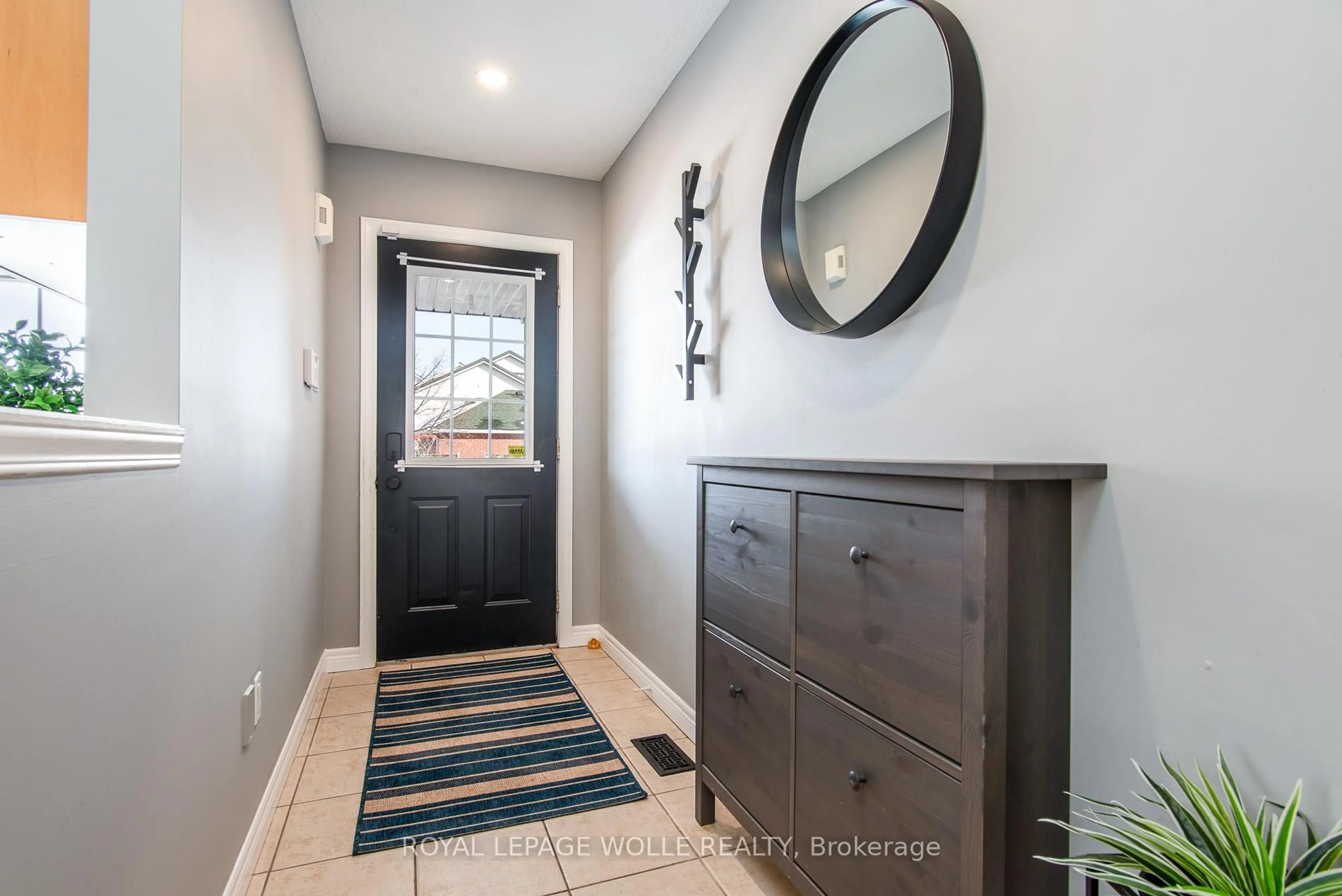 Indoor entryway for 46 Spring Wagon Lane, Woolwich Ontario N3B 3M9