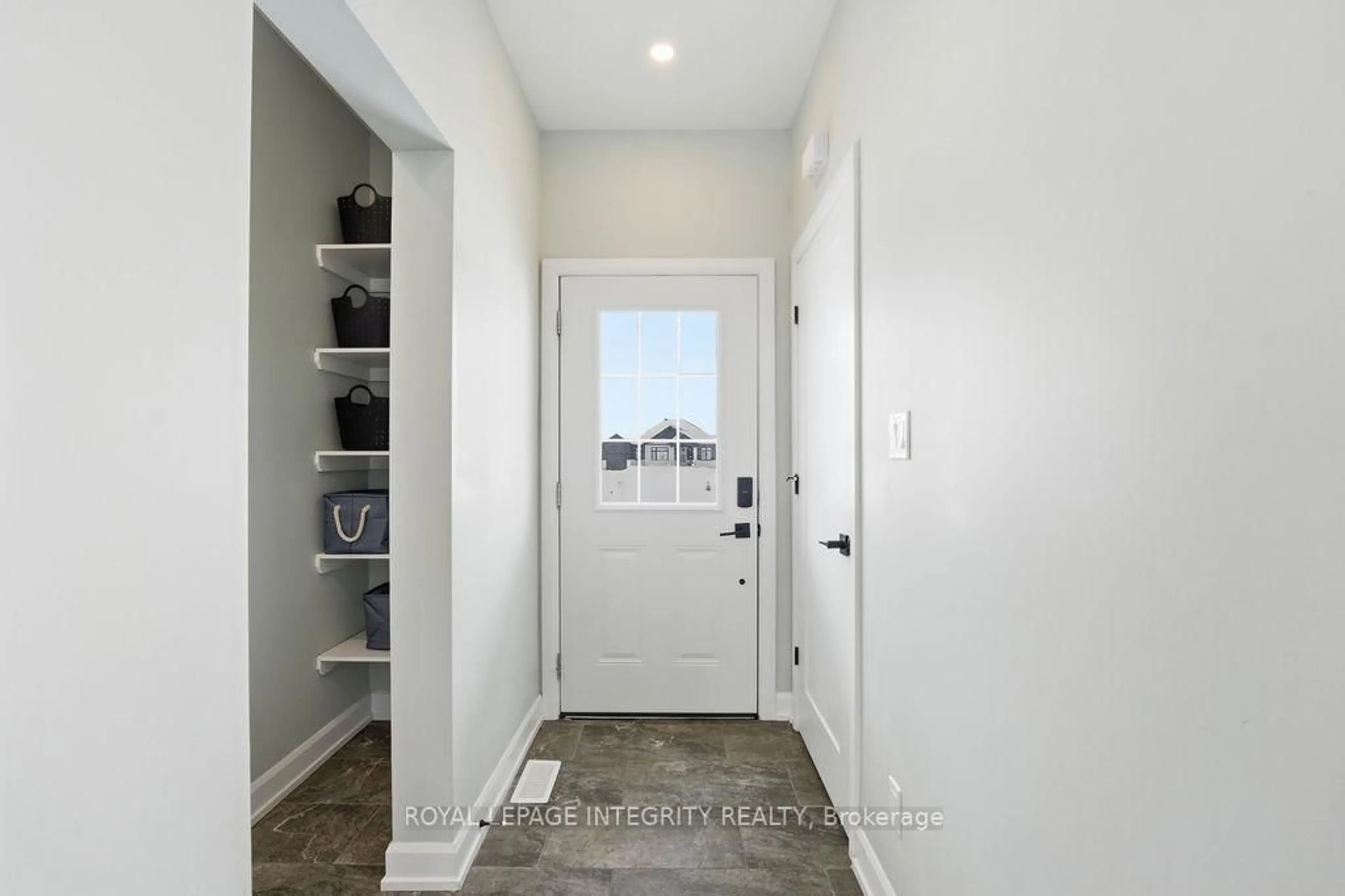 Indoor entryway for 19 Tilly Lane, North Grenville Ontario K0G 1S0