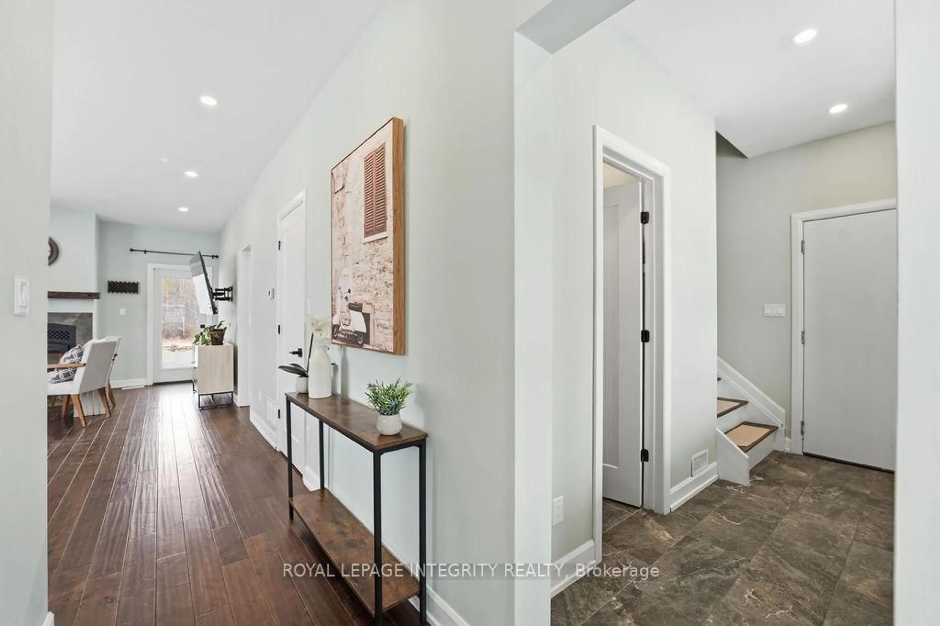 Indoor entryway for 19 Tilly Lane, North Grenville Ontario K0G 1S0