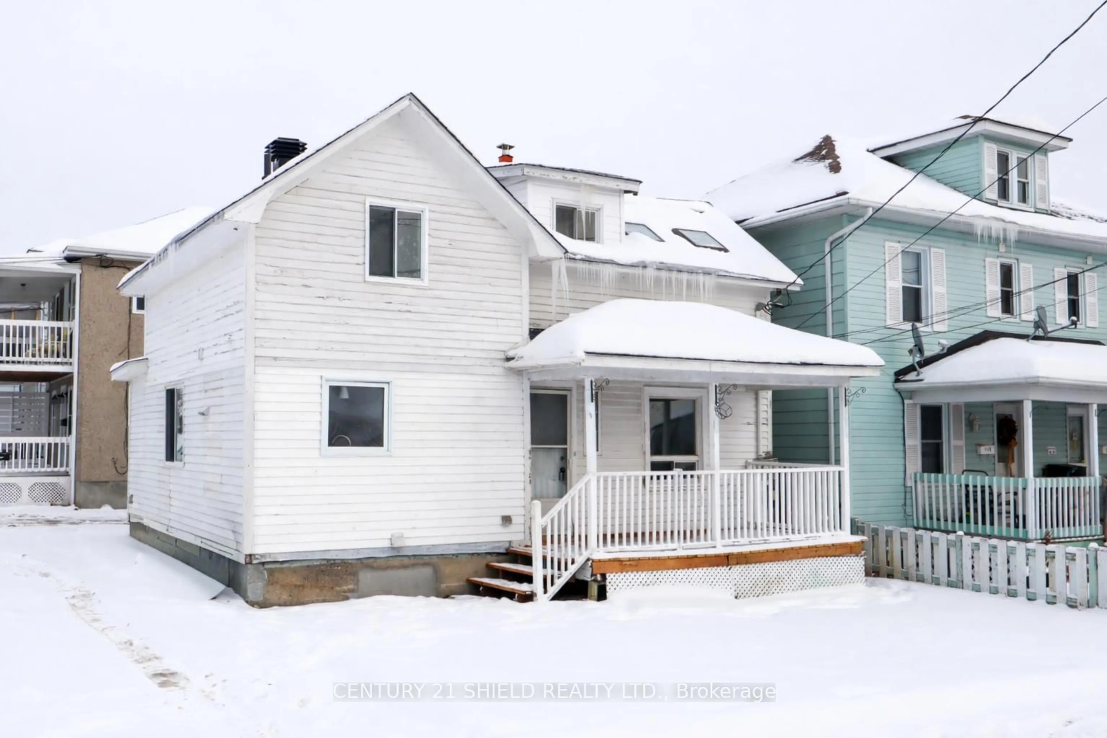 Home with vinyl exterior material, street for 143 Carleton St, Cornwall Ontario K6H 4X3