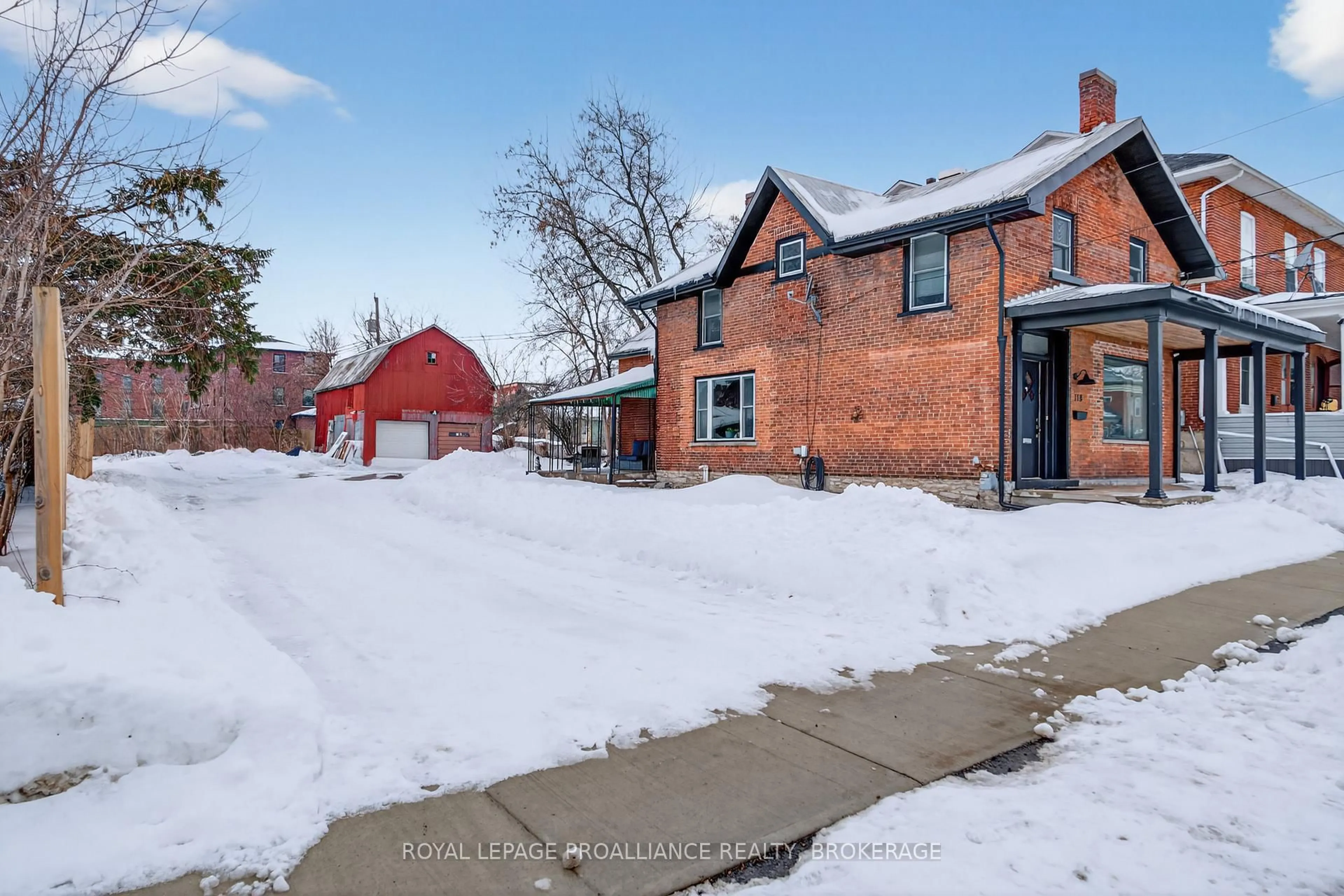 A pic from outside/outdoor area/front of a property/back of a property/a pic from drone, street for 118 East St, Greater Napanee Ontario K7R 1S6