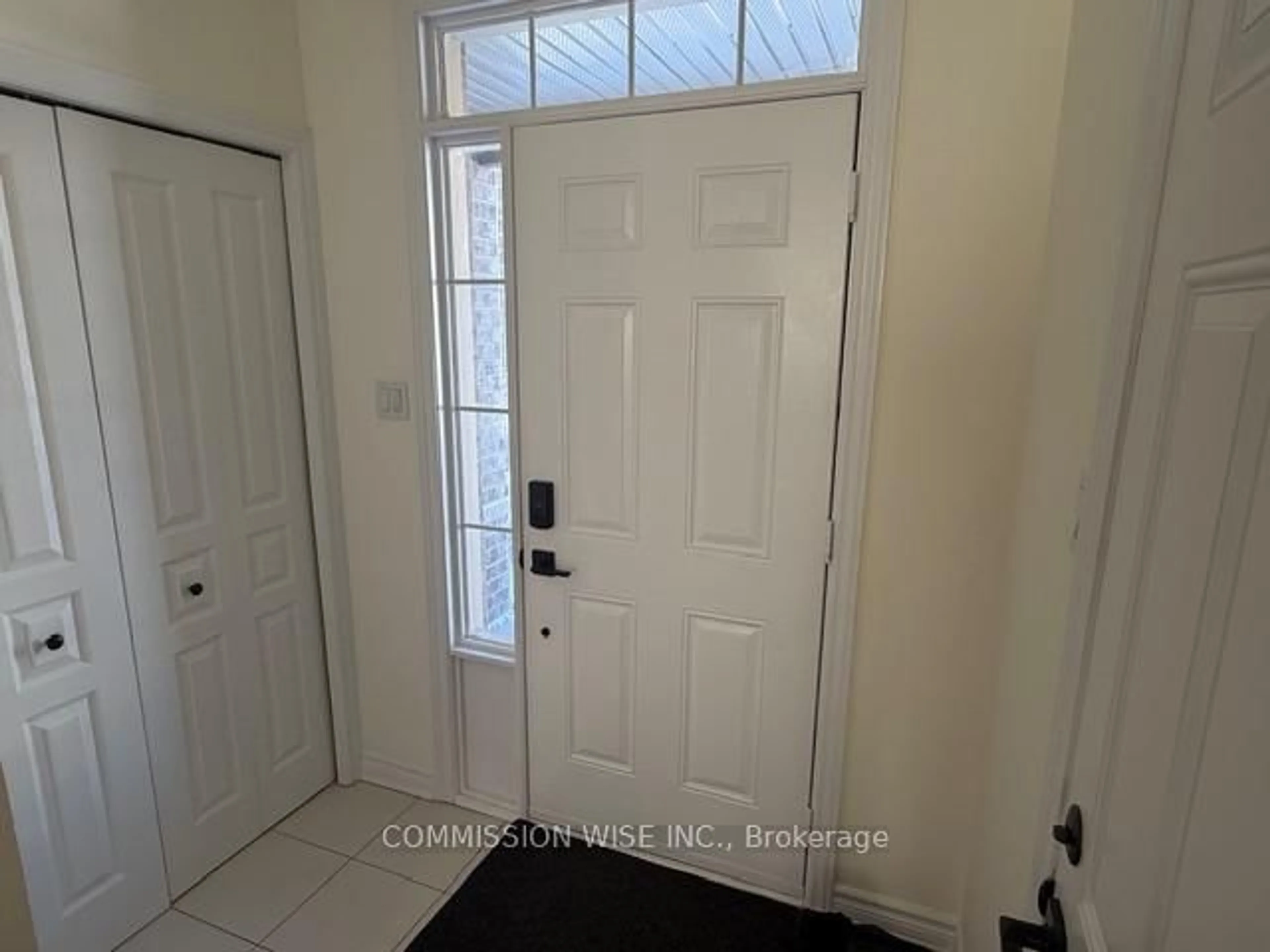 Indoor entryway for 18 Madelon Dr, Ottawa Ontario K2J 5C8