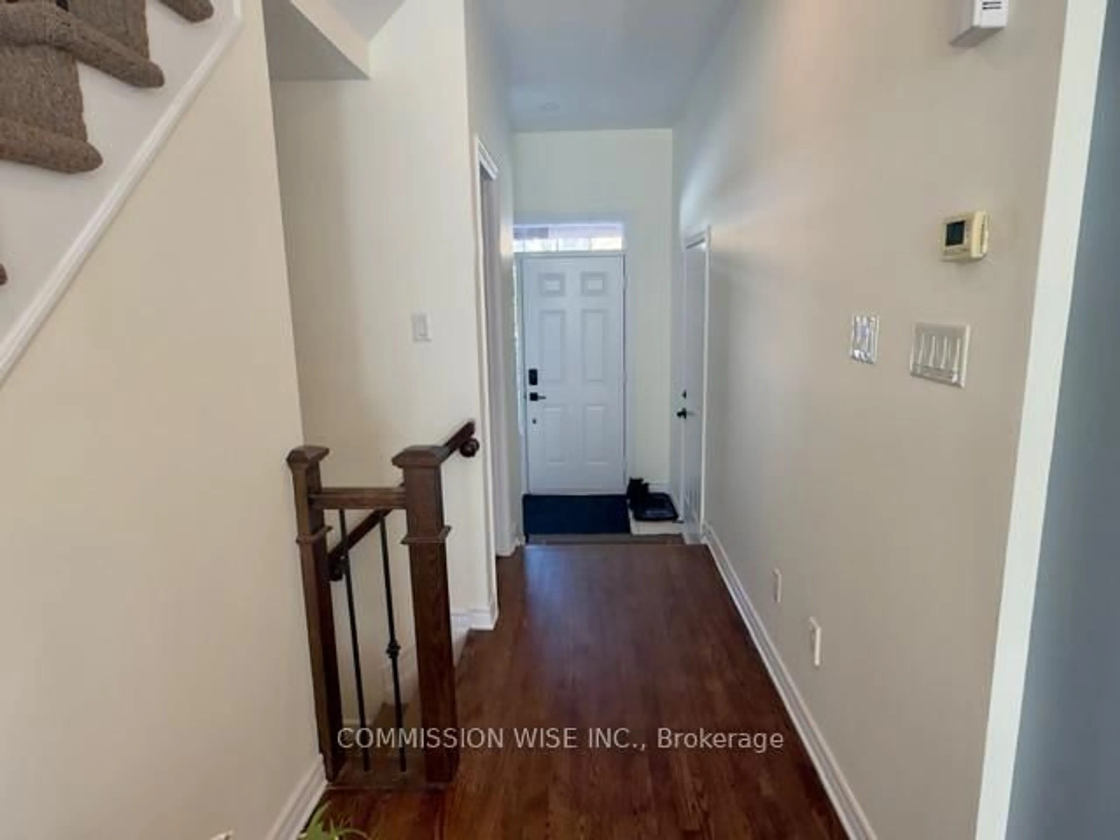 Indoor entryway for 18 Madelon Dr, Ottawa Ontario K2J 5C8