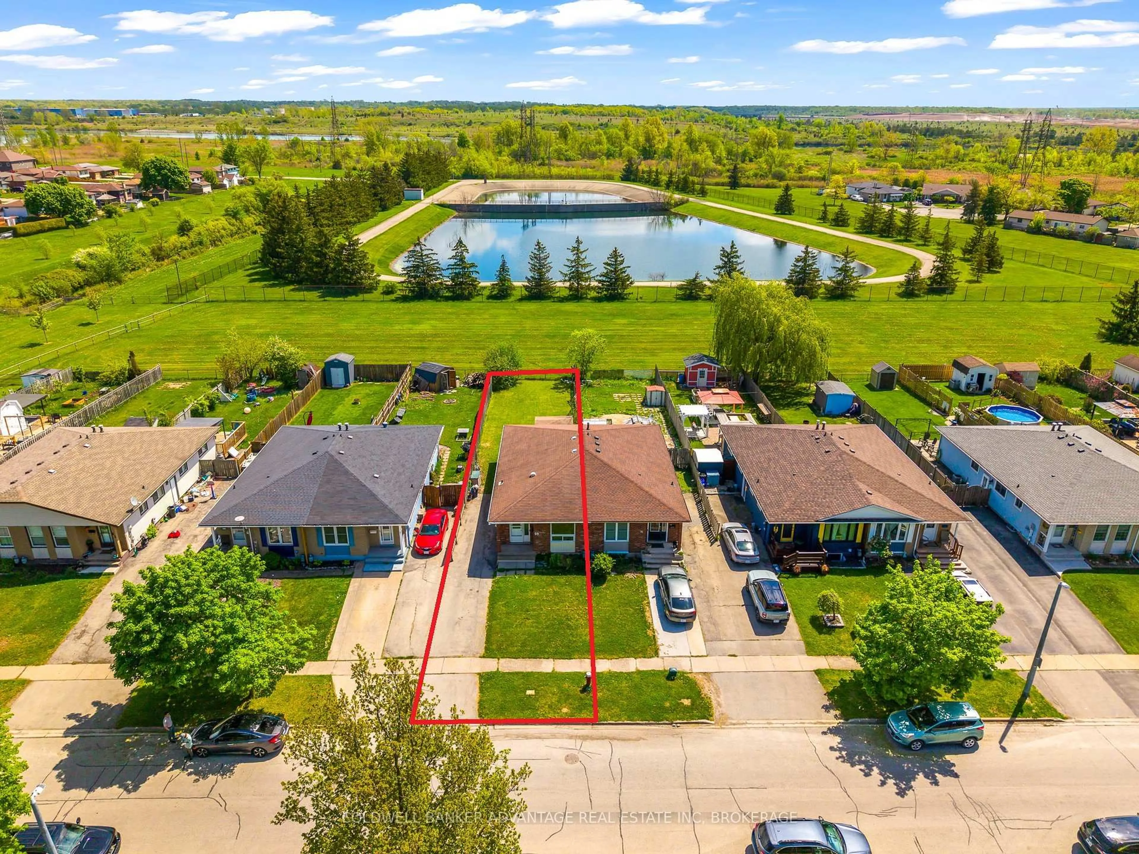 A pic from outside/outdoor area/front of a property/back of a property/a pic from drone, water/lake/river/ocean view for 69 Marc Blvd, Welland Ontario L3B 5V2