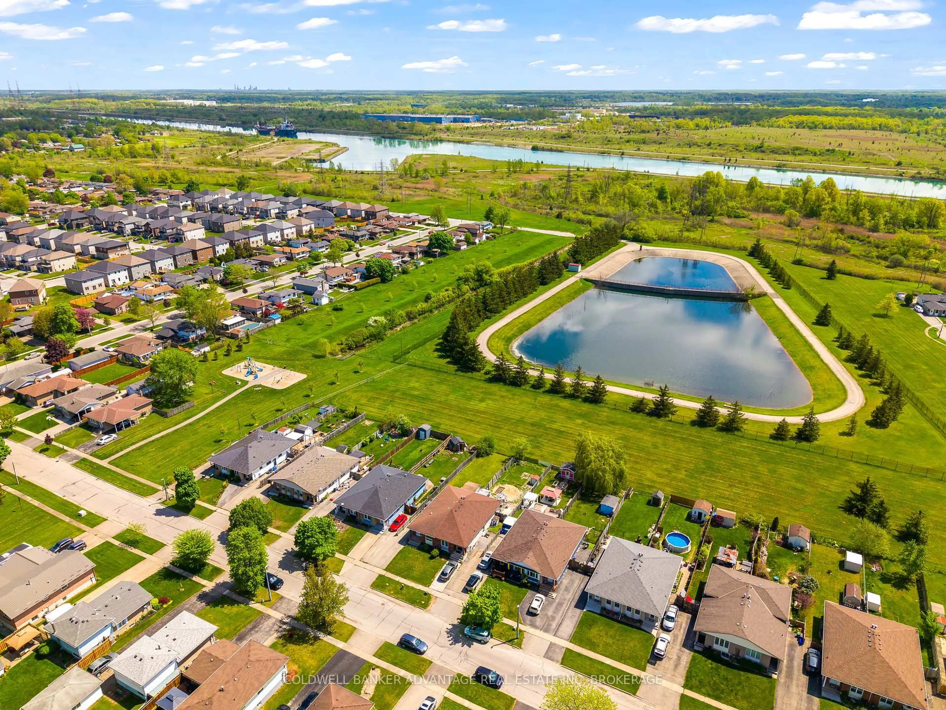 A pic from outside/outdoor area/front of a property/back of a property/a pic from drone, water/lake/river/ocean view for 69 Marc Blvd, Welland Ontario L3B 5V2