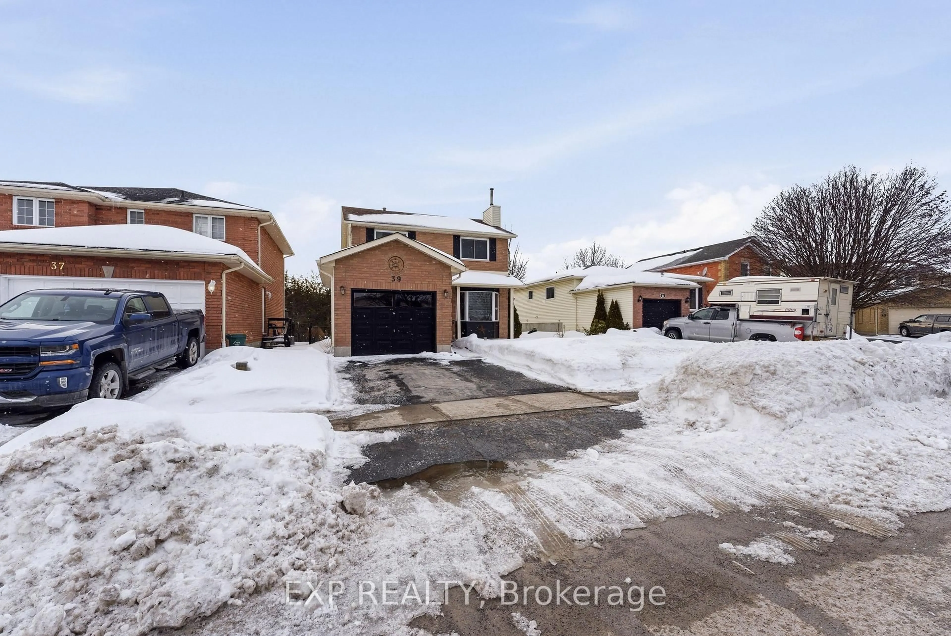 A pic from outside/outdoor area/front of a property/back of a property/a pic from drone, street for 39 Sherwood Cres, Belleville Ontario K8P 5G2