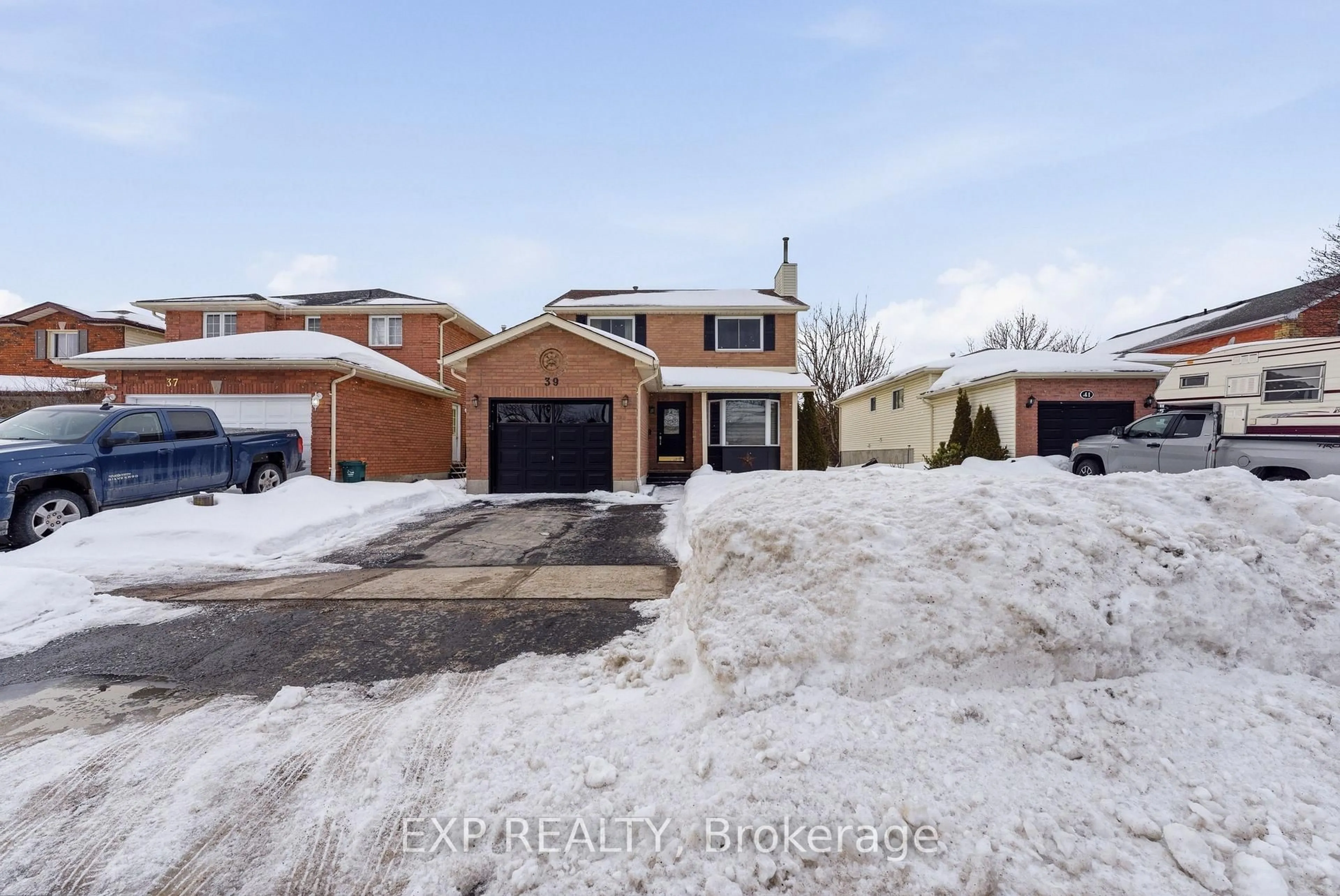A pic from outside/outdoor area/front of a property/back of a property/a pic from drone, street for 39 Sherwood Cres, Belleville Ontario K8P 5G2