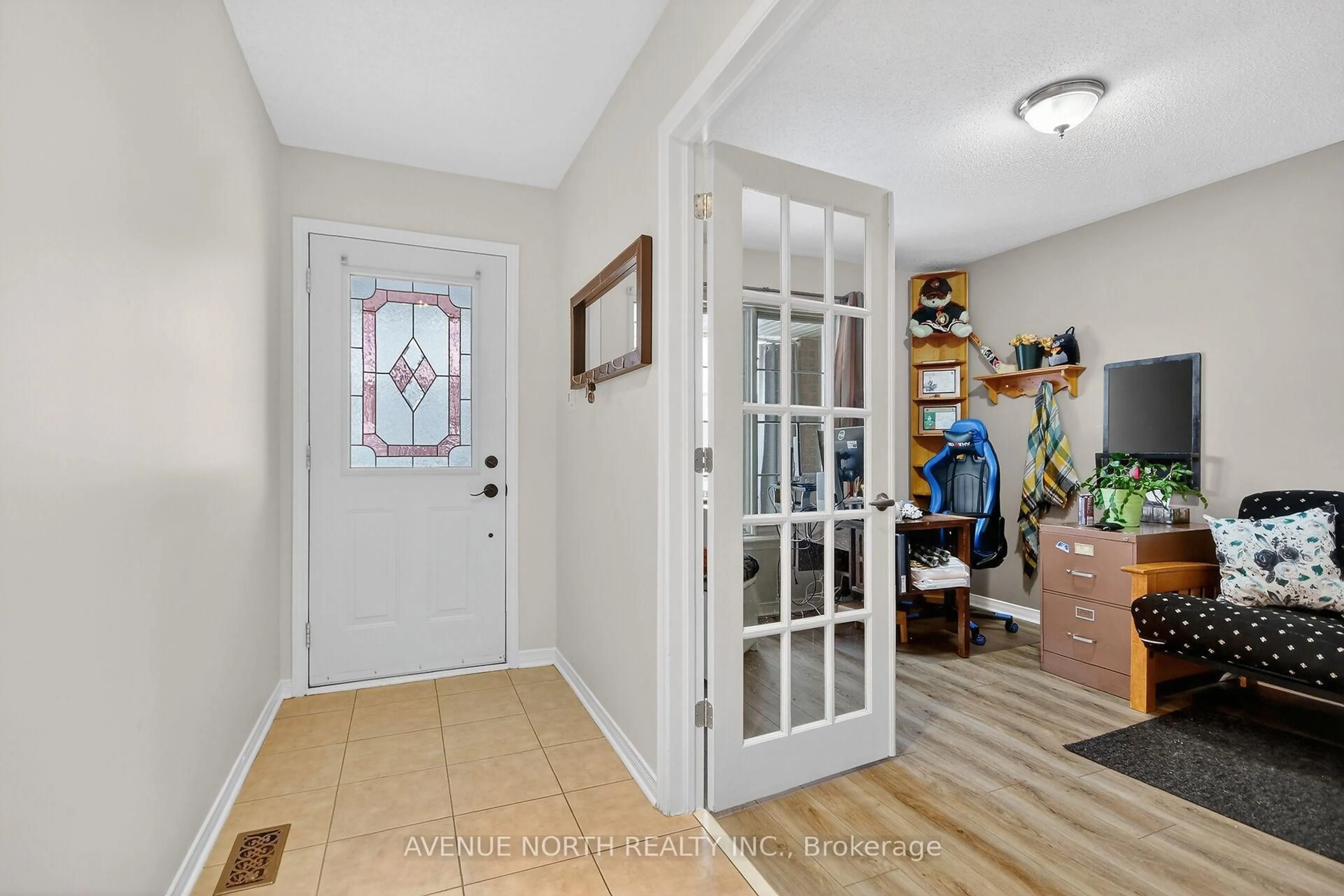Indoor entryway for 57 Macassa Circ, Ottawa Ontario K2T 1J8