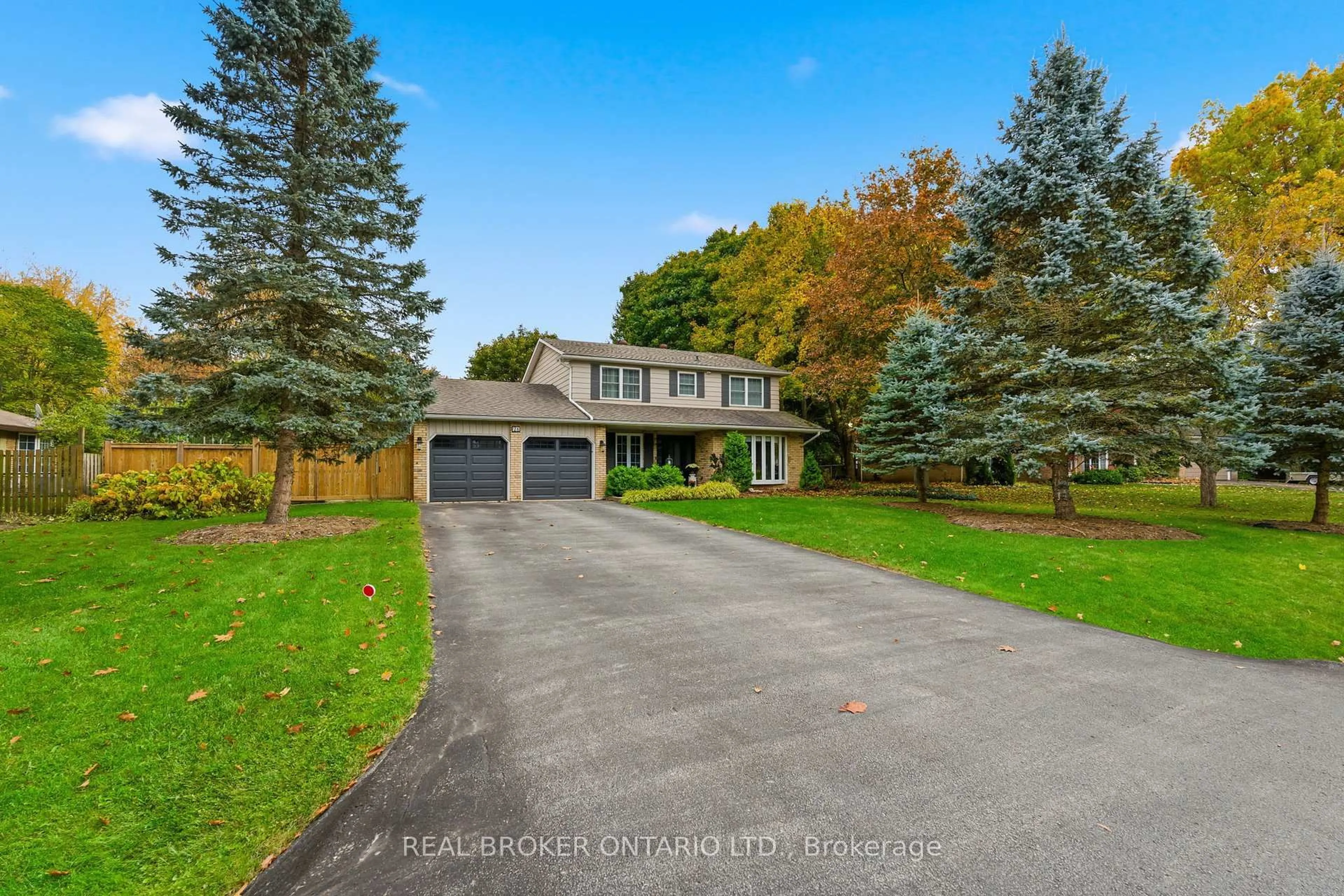 A pic from outside/outdoor area/front of a property/back of a property/a pic from drone, street for 24 Bannisdale Way, Hamilton Ontario L0R 1H2