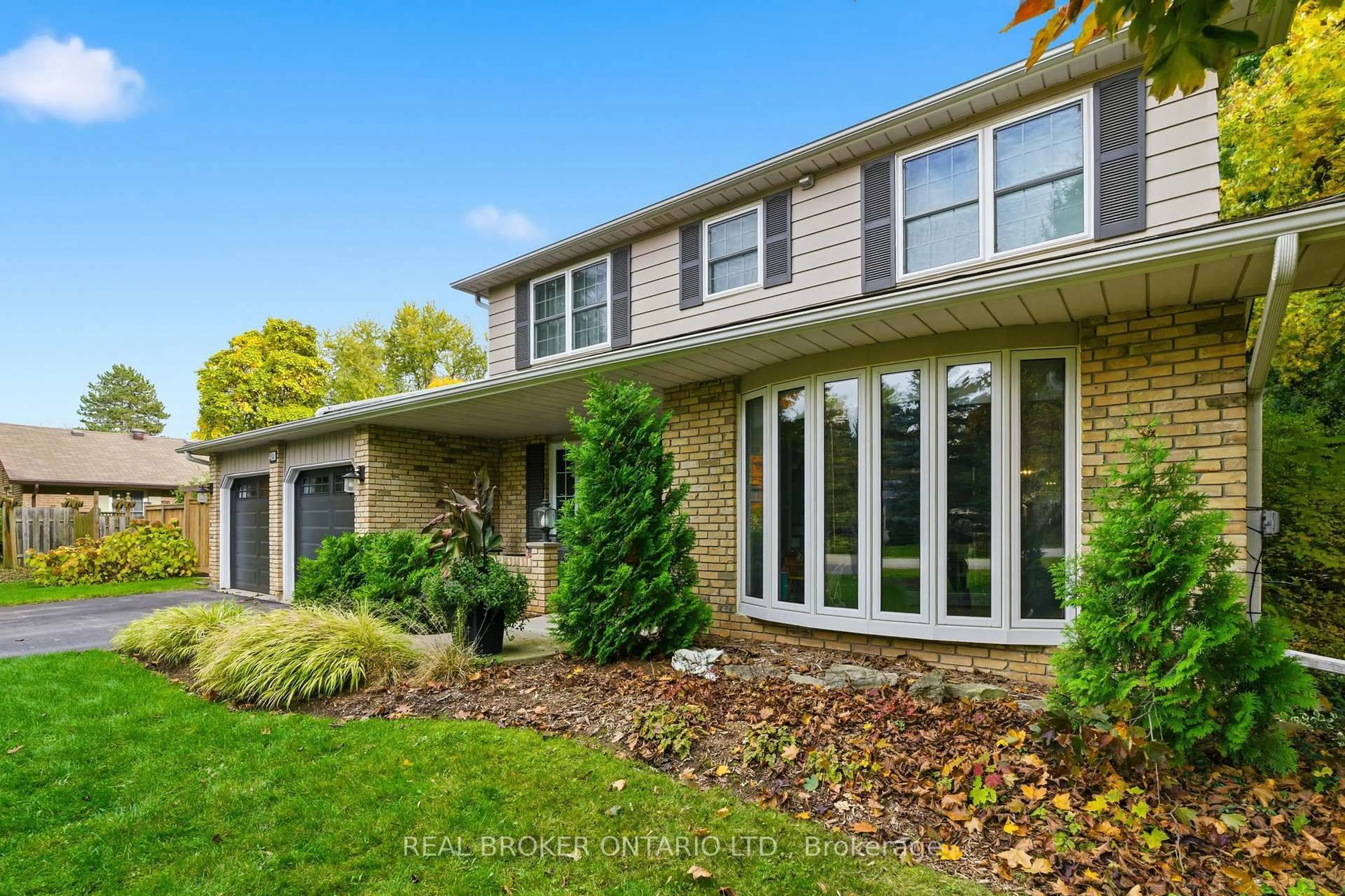 Home with vinyl exterior material, street for 24 Bannisdale Way, Hamilton Ontario L0R 1H2