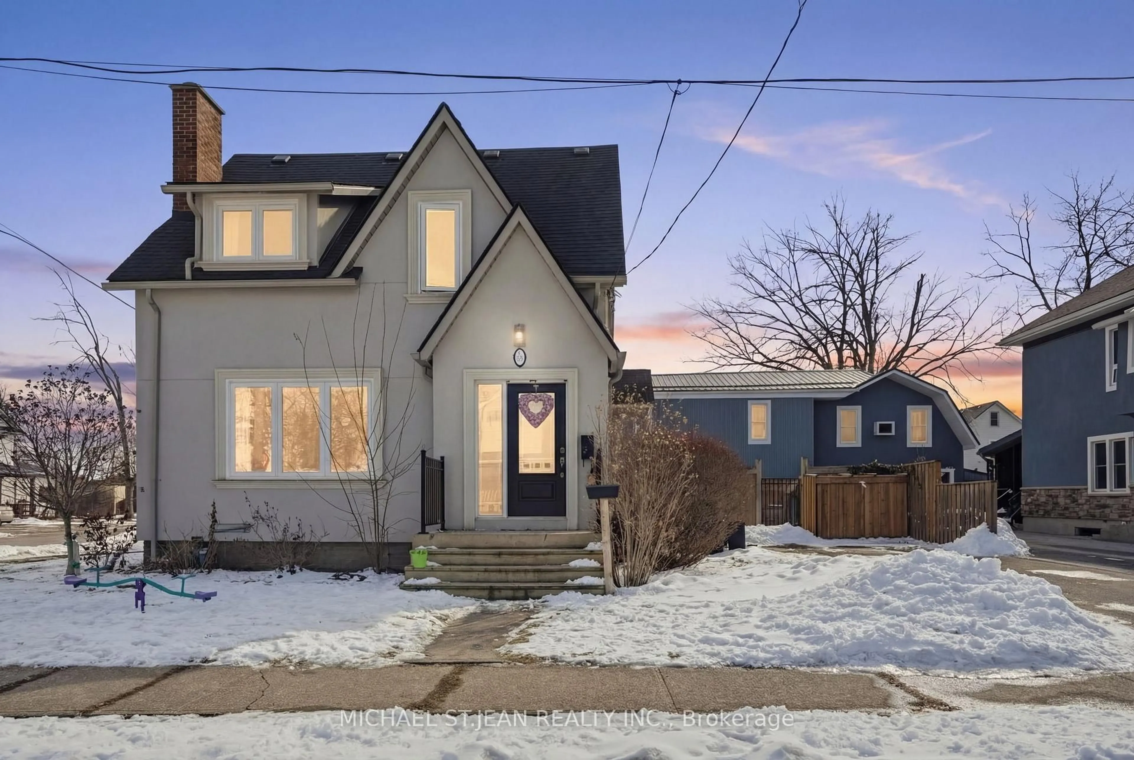 Home with brick exterior material, street for 31 Spencer St, Welland Ontario L3B 3W1