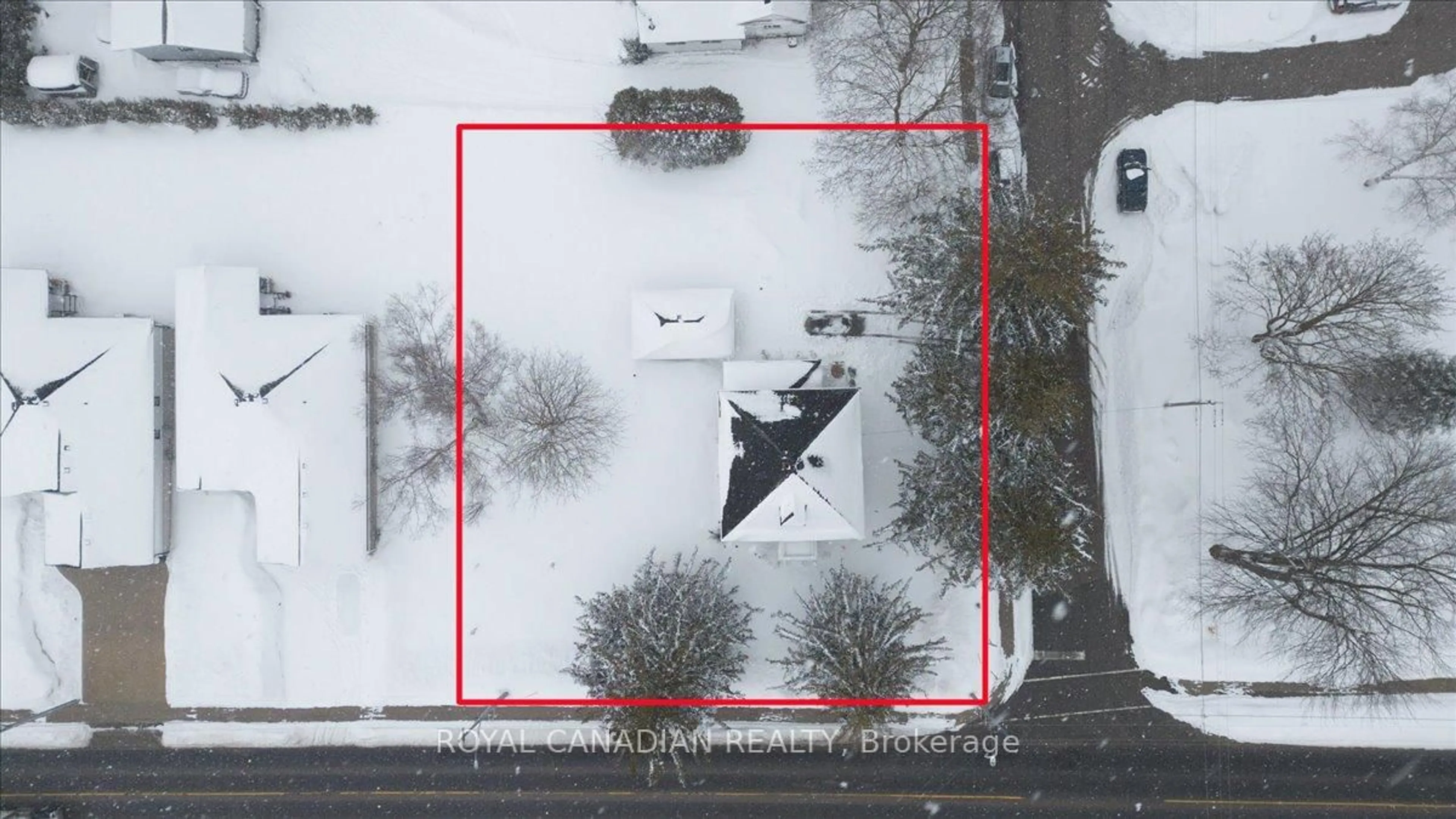 A pic from outside/outdoor area/front of a property/back of a property/a pic from drone, building for 131 Elora St, Minto Ontario N0G 1Z0