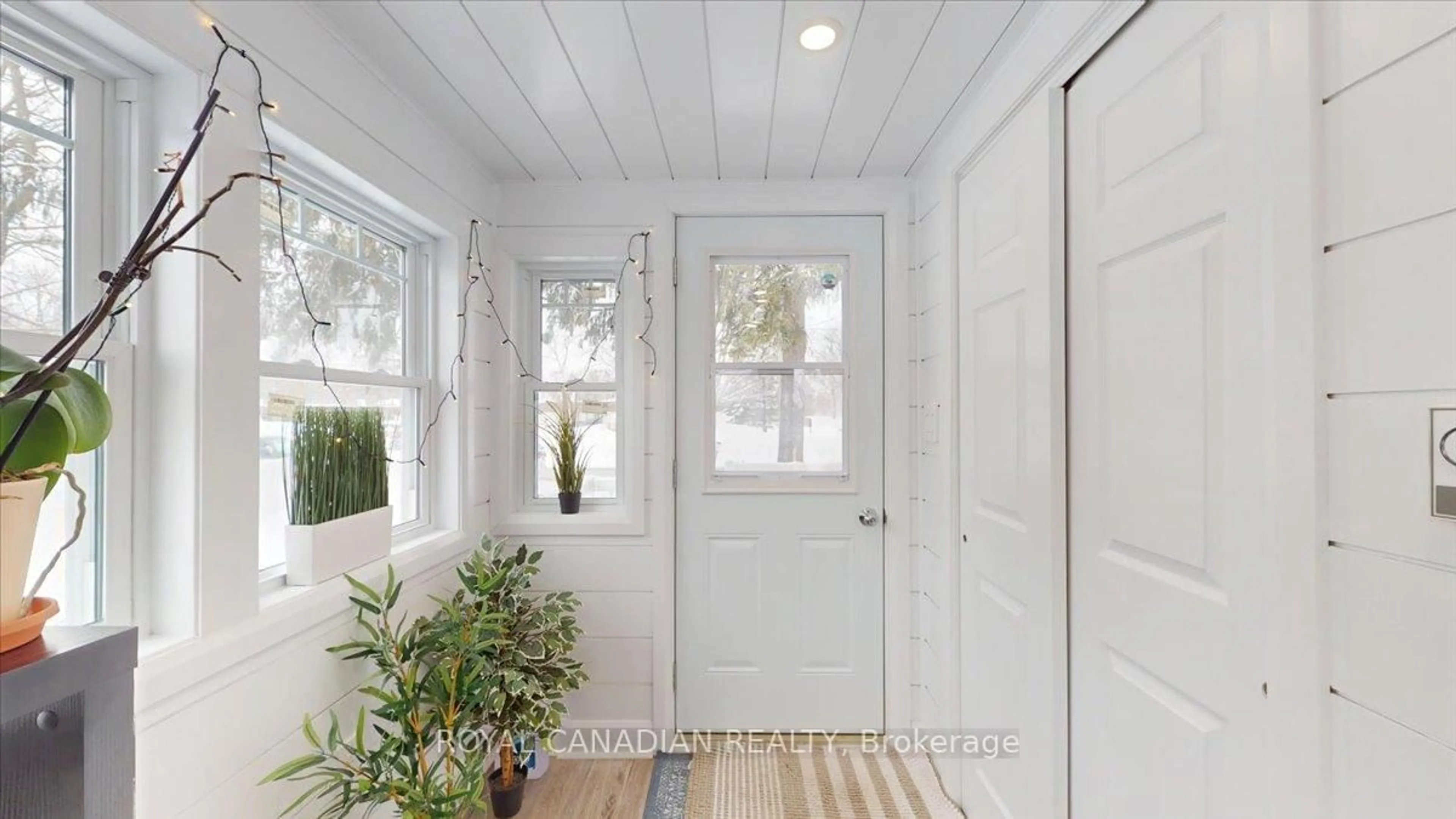 Indoor entryway for 131 Elora St, Minto Ontario N0G 1Z0