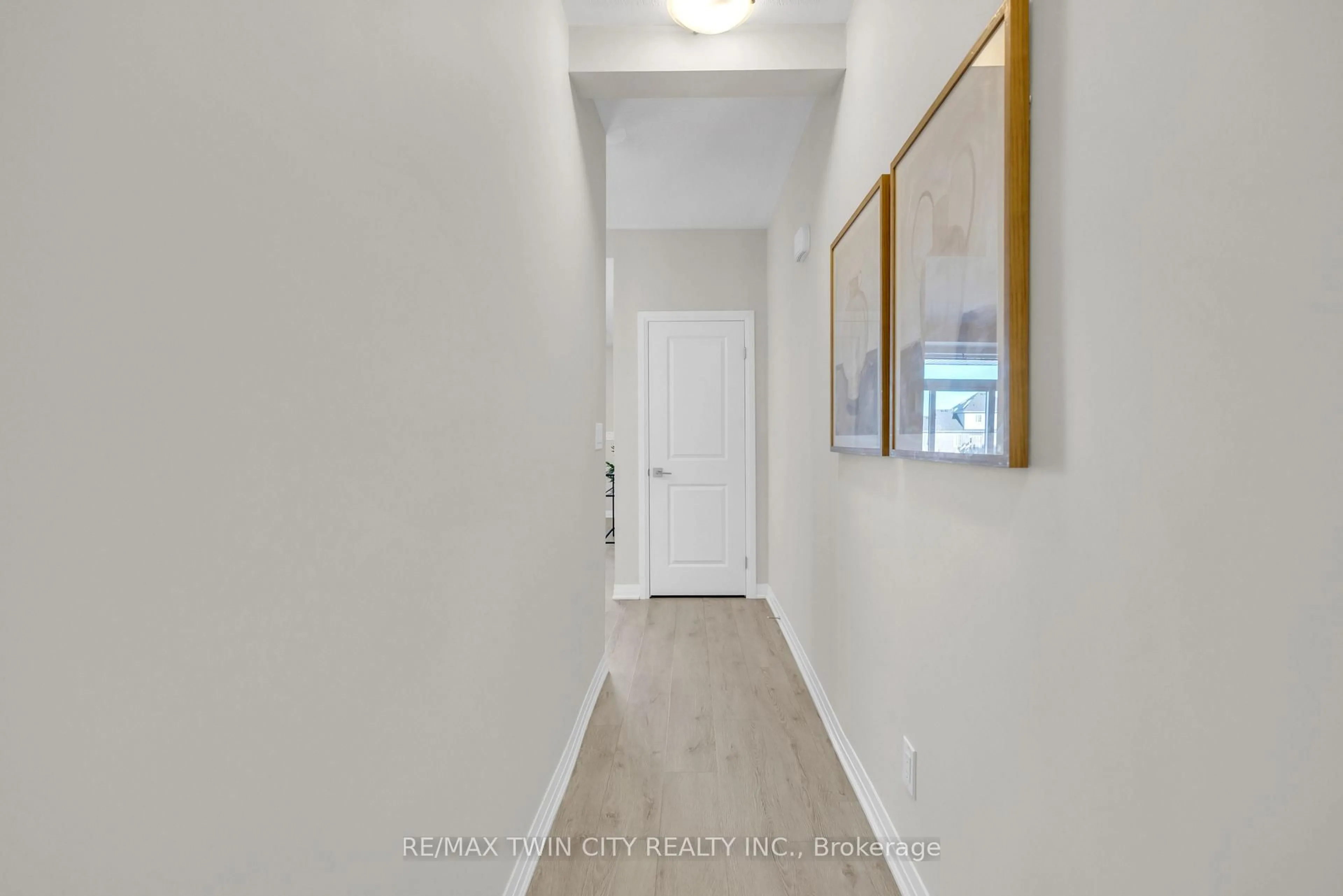 Indoor entryway for 155 Thomas Slee Dr #1F, Kitchener Ontario N2P 0J8
