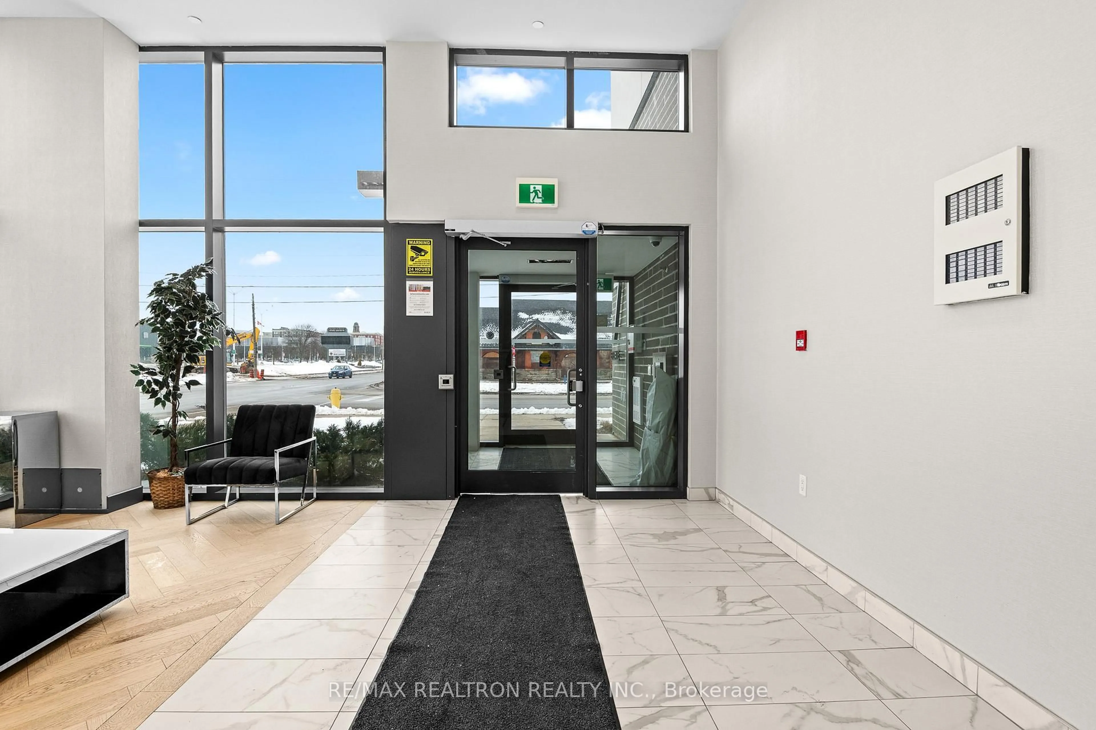 Indoor foyer for 7 Erie Ave #613, Brantford Ontario N3S 2E7