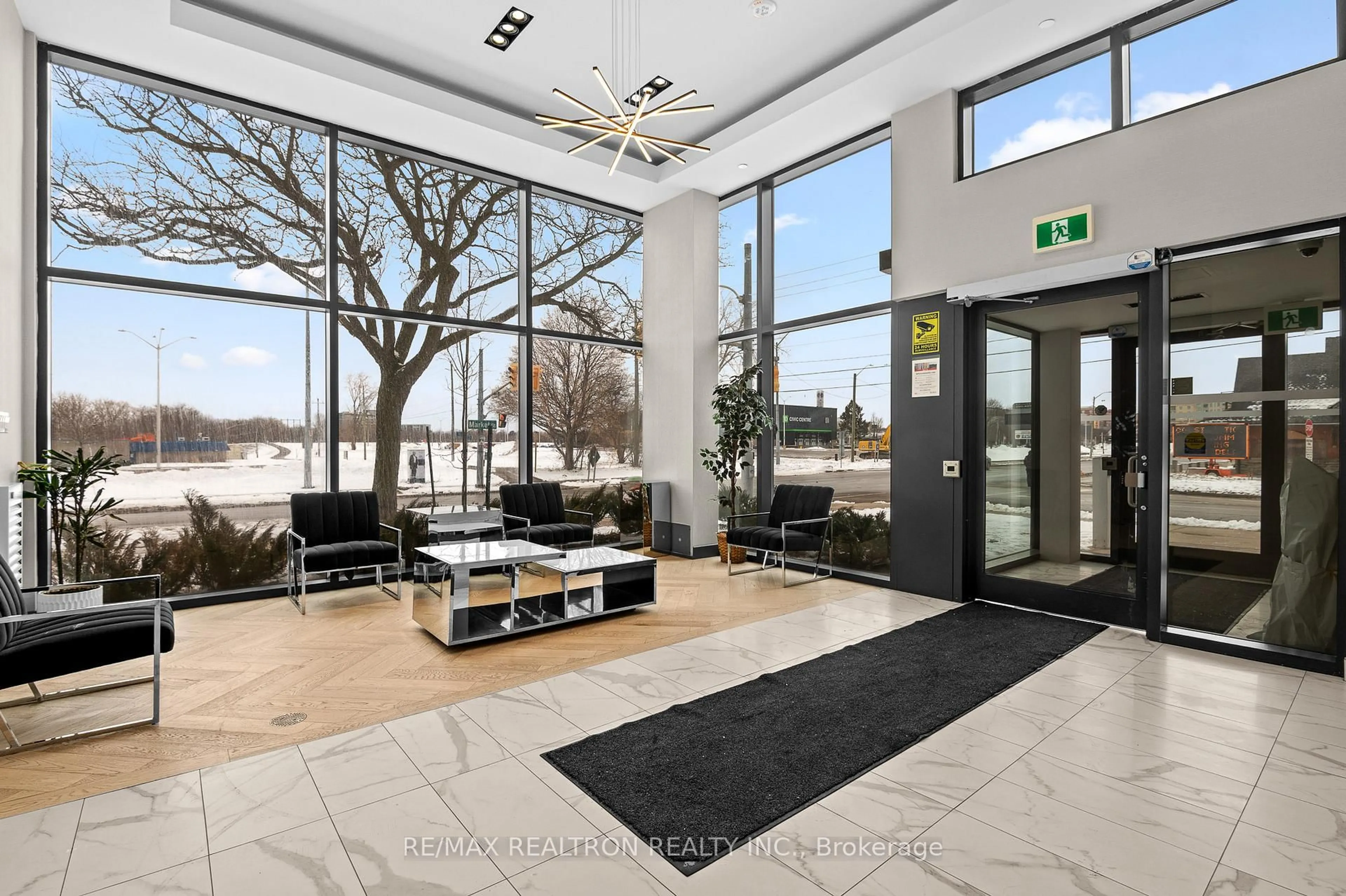 Indoor foyer for 7 Erie Ave #613, Brantford Ontario N3S 2E7