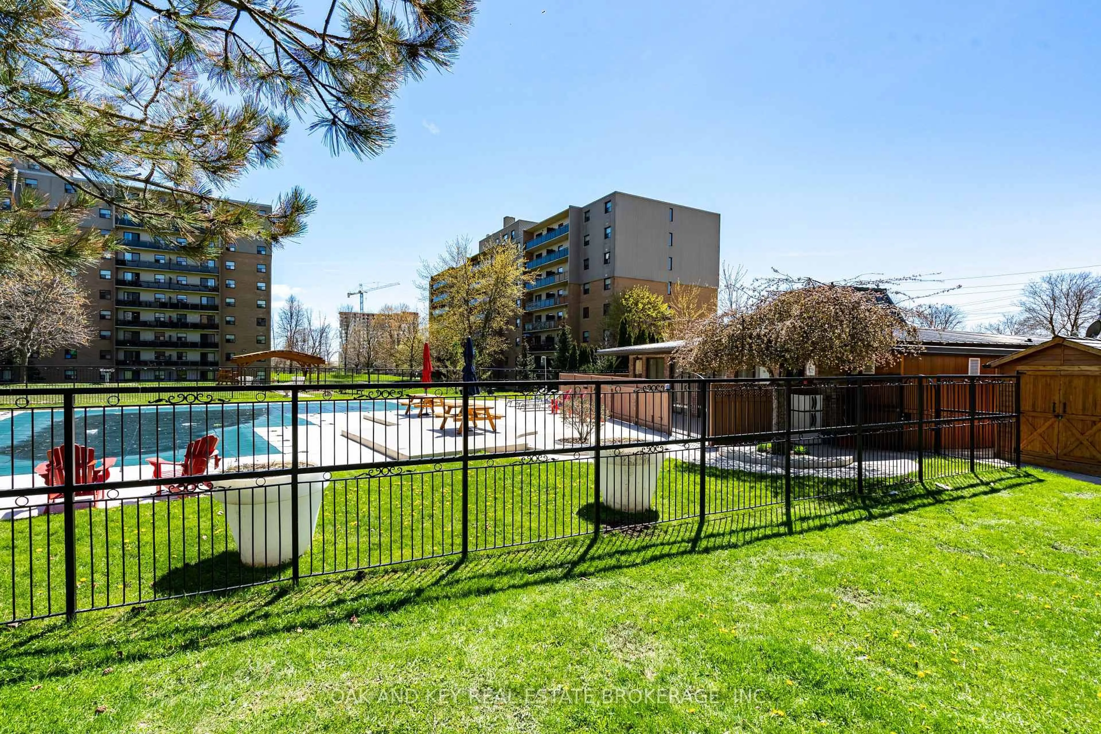 Patio, unknown for 931 WONDERLAND RD Rd #1007, London South Ontario N6K 2X6