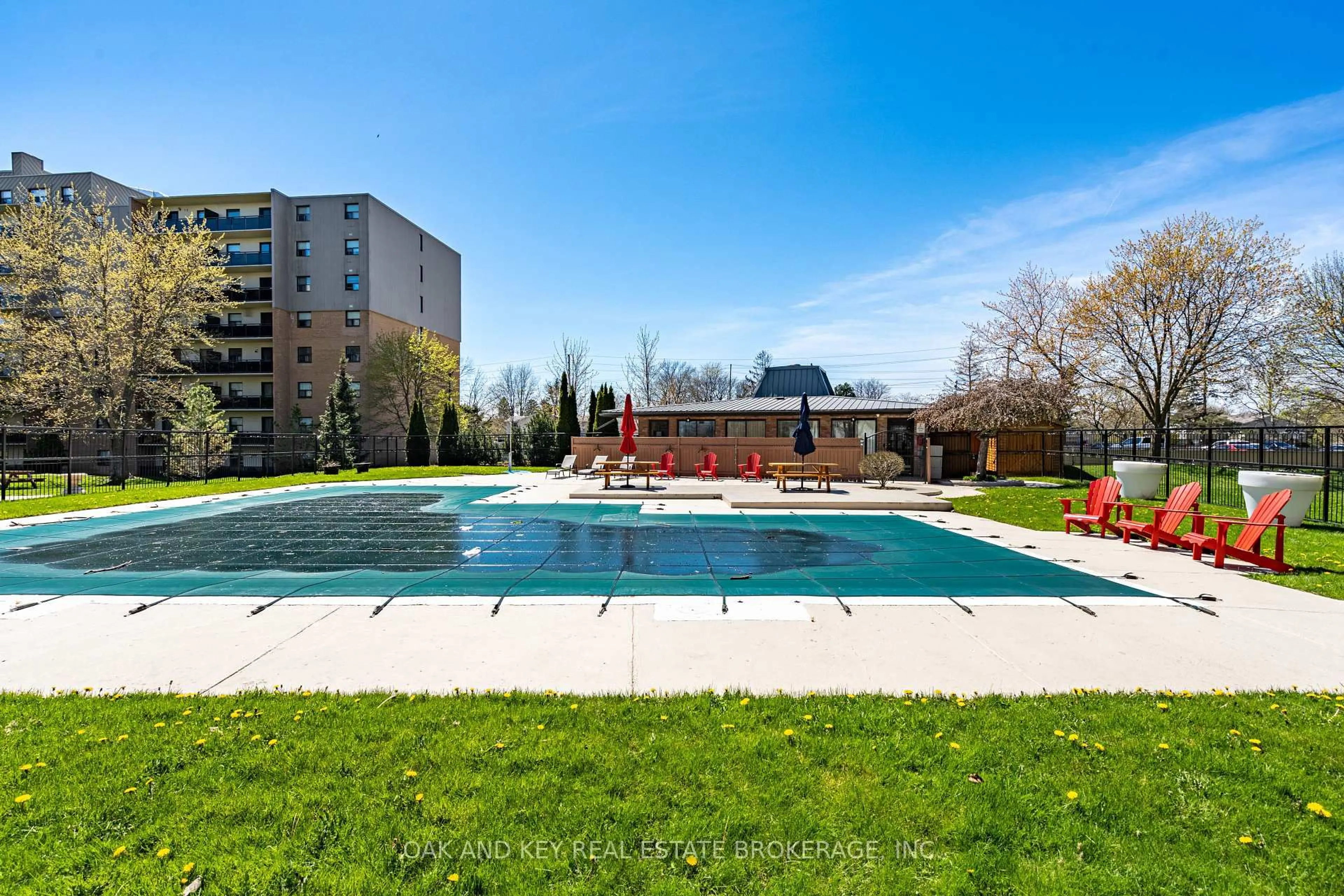 Pool for 931 WONDERLAND RD Rd #1007, London South Ontario N6K 2X6