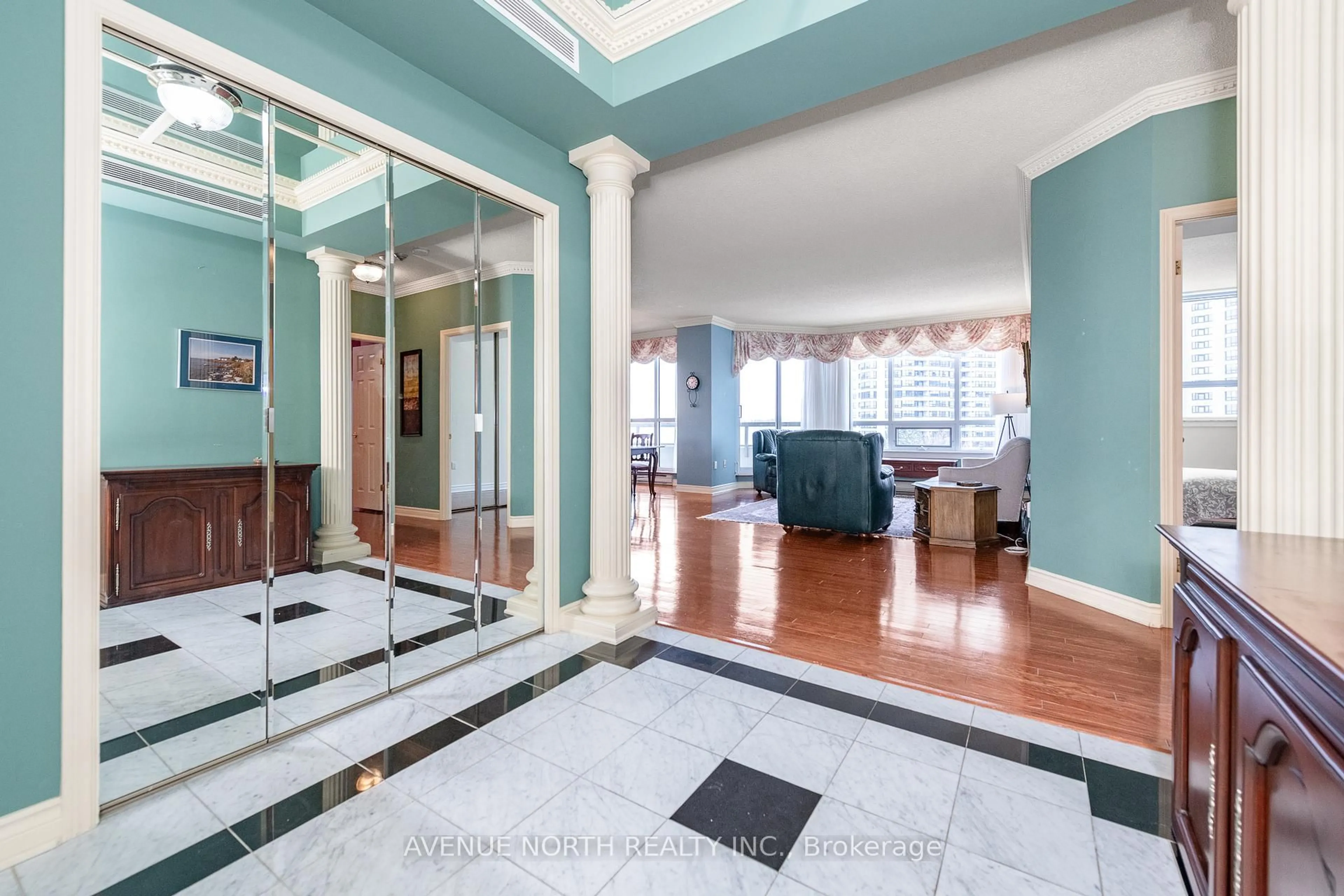Indoor foyer for 1480 Riverside Dr #606, Ottawa Ontario K1G 5H2