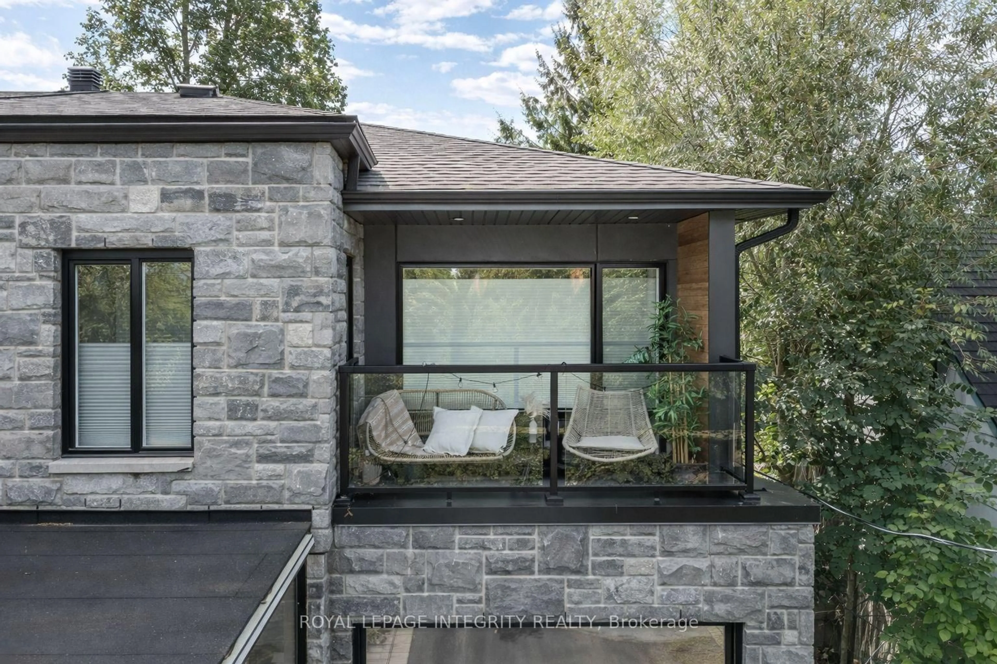 Home with brick exterior material, mountain view for 276 Clare St, Ottawa Ontario K1Z 7E3