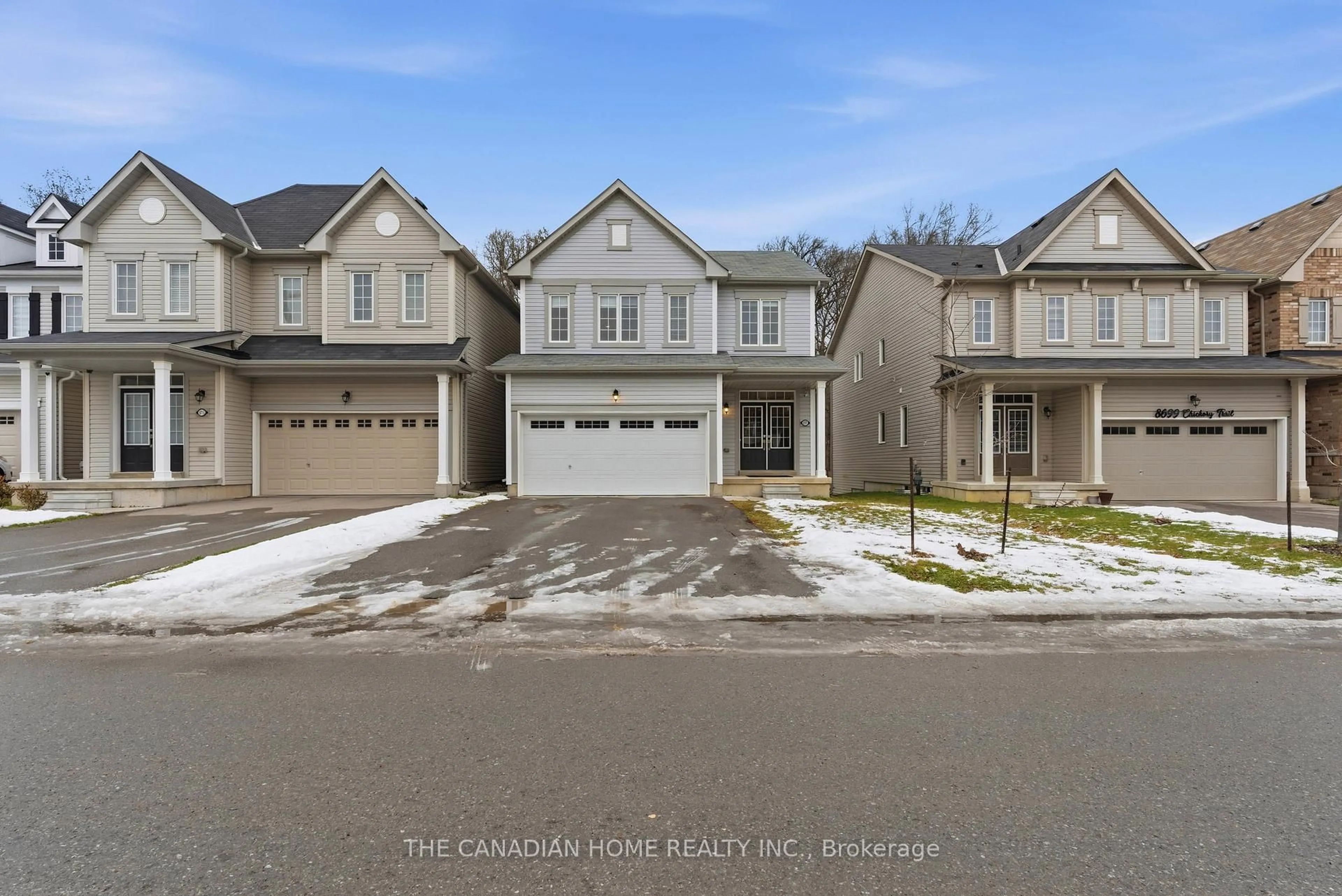 A pic from outside/outdoor area/front of a property/back of a property/a pic from drone, street for 8707 CHICKORY Tr, Niagara Falls Ontario L2H 3S4