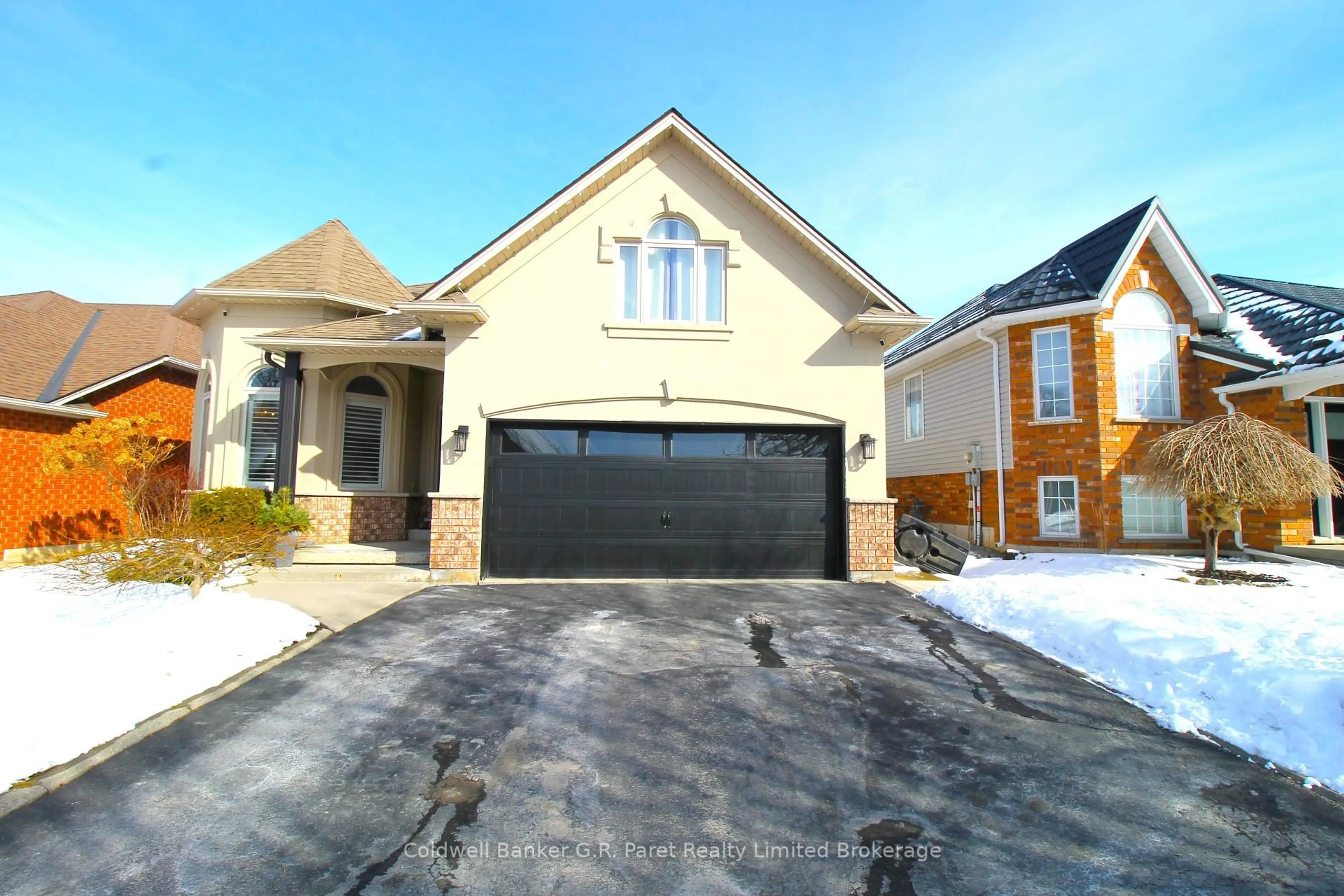 Home with brick exterior material, street for 32 Macdonald Cres, Brantford Ontario N3R 8B2