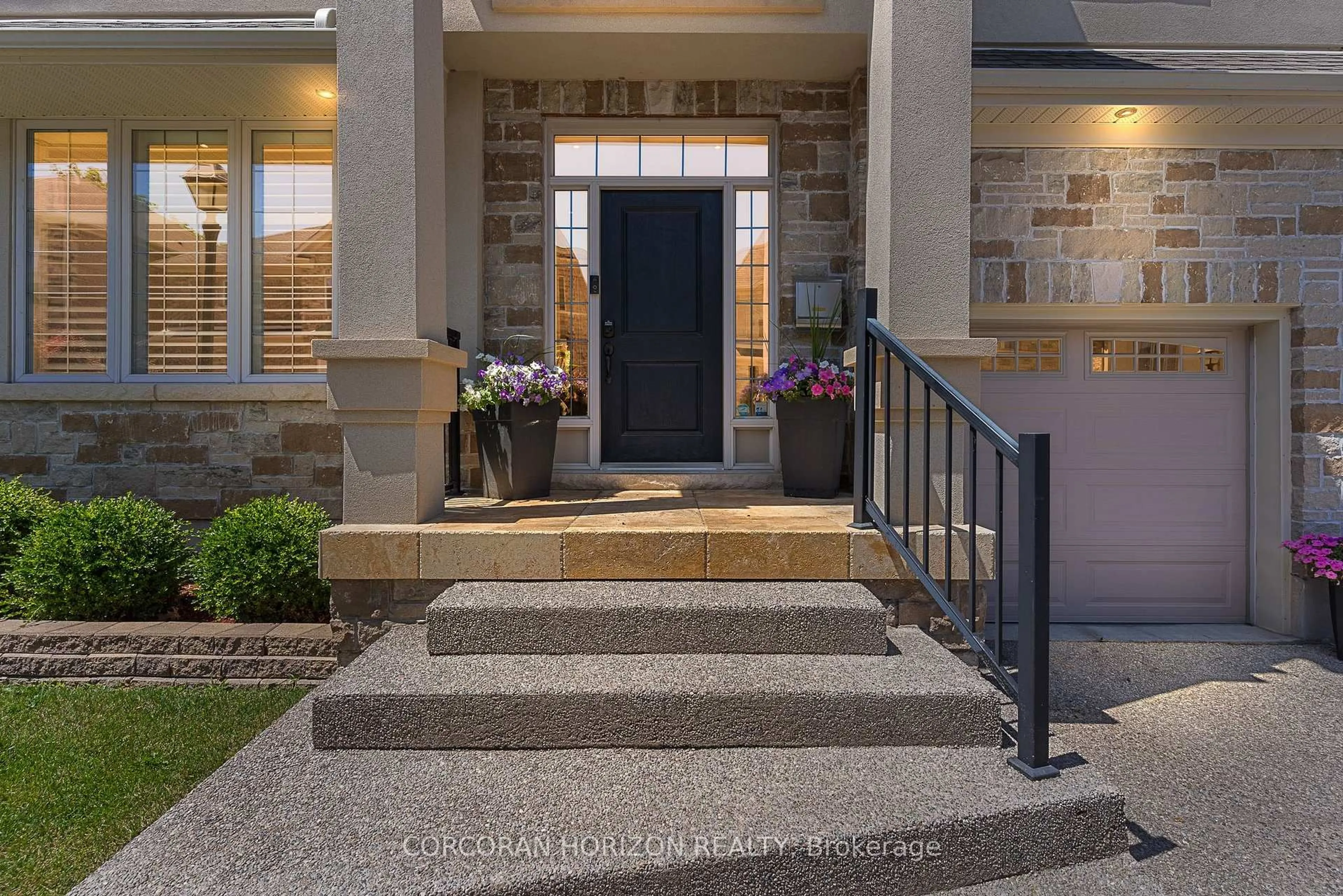 Indoor entryway for 258 Edgewater Cres #8, Kitchener Ontario N2A 4M2