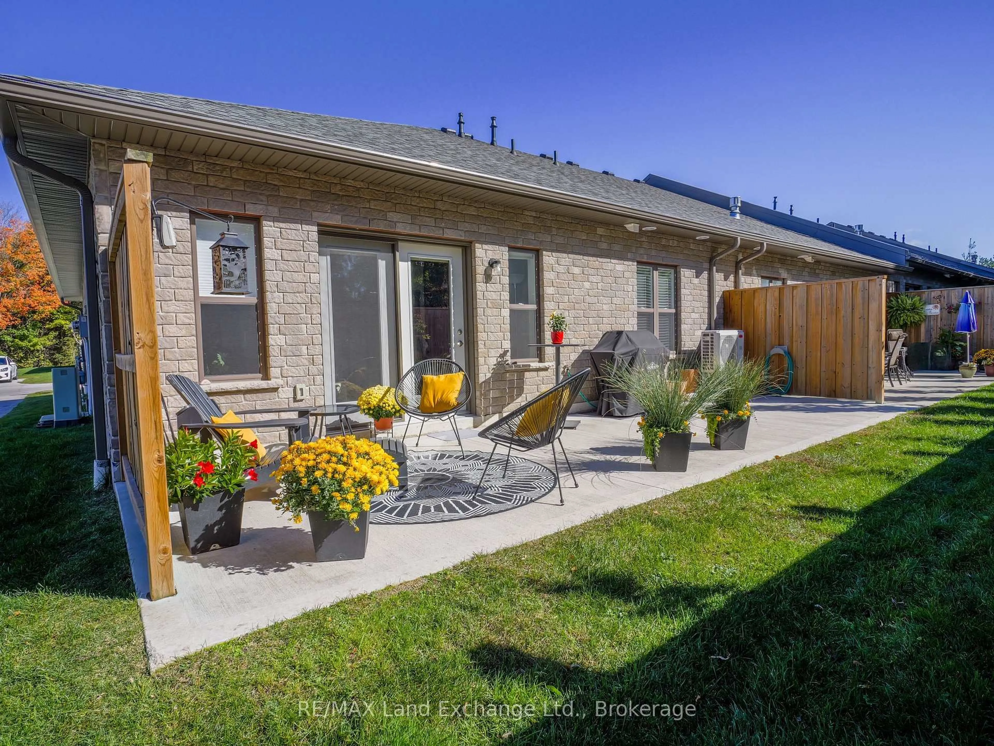 Patio, street for 775 Campbell Ave #1, Kincardine Ontario N2Z 0H2
