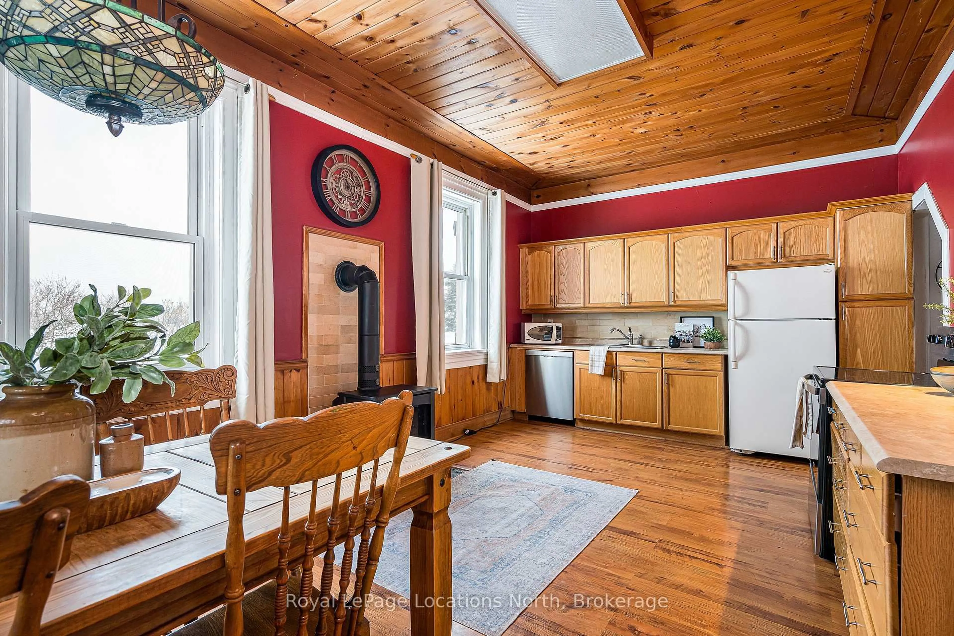 Standard kitchen, wood/laminate floor for 793952 124 Grey Rd, Grey Highlands Ontario N0C 1M0