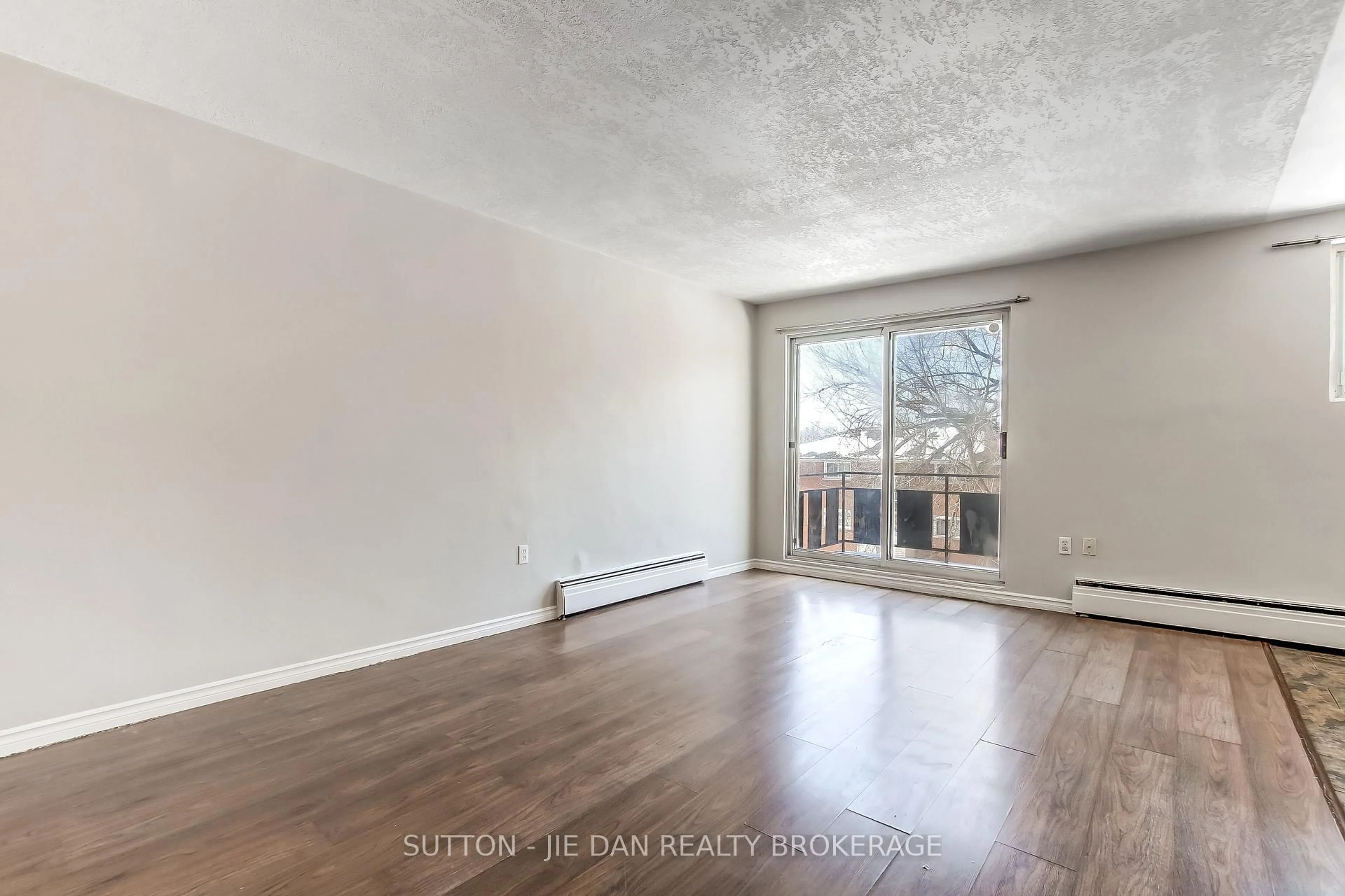 A pic of a room for 1830 DUMONT St #314, London East Ontario N5W 2S1