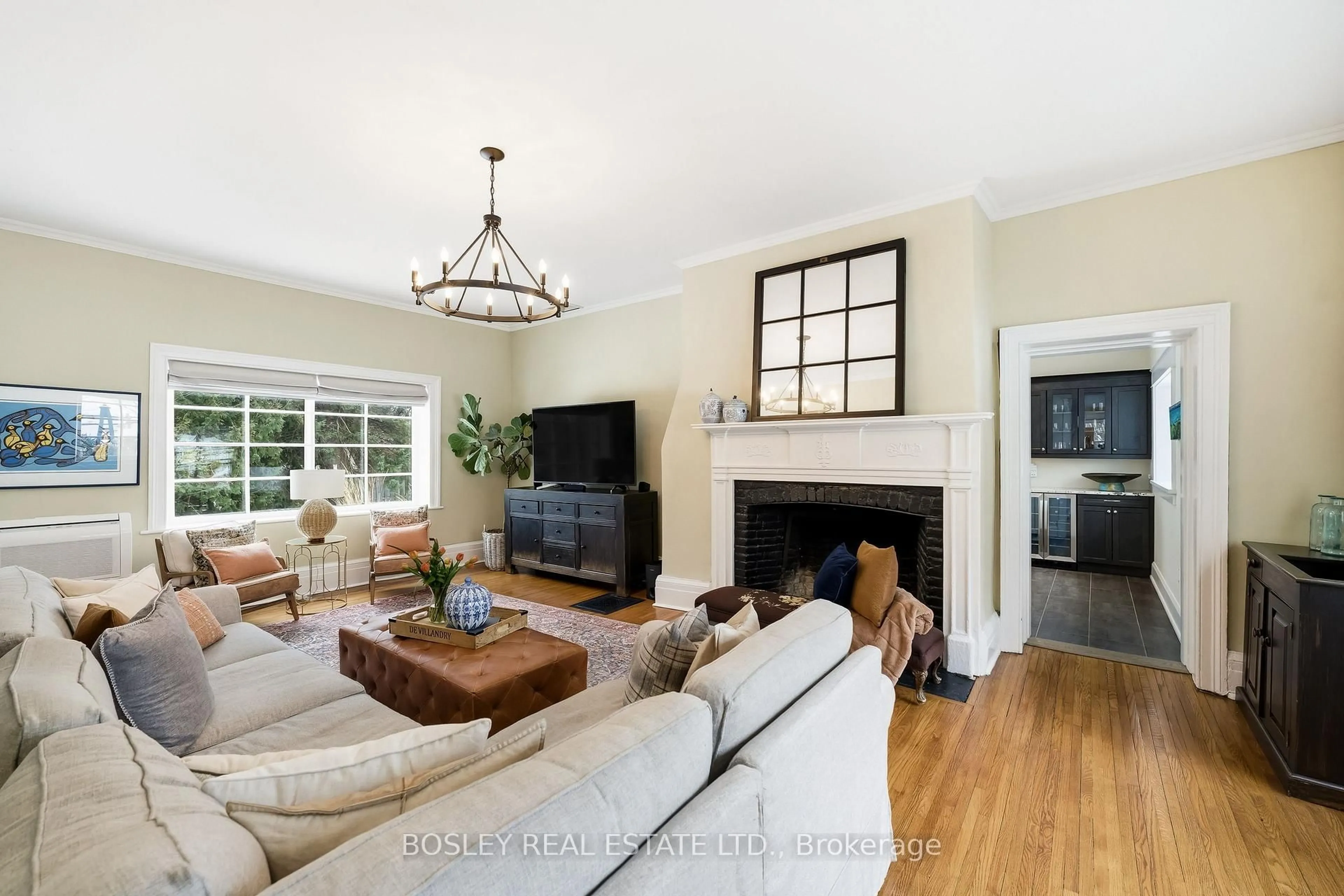 Living room with furniture, unknown for 16 Olivers Lane, Hamilton Township Ontario K9A 0V4