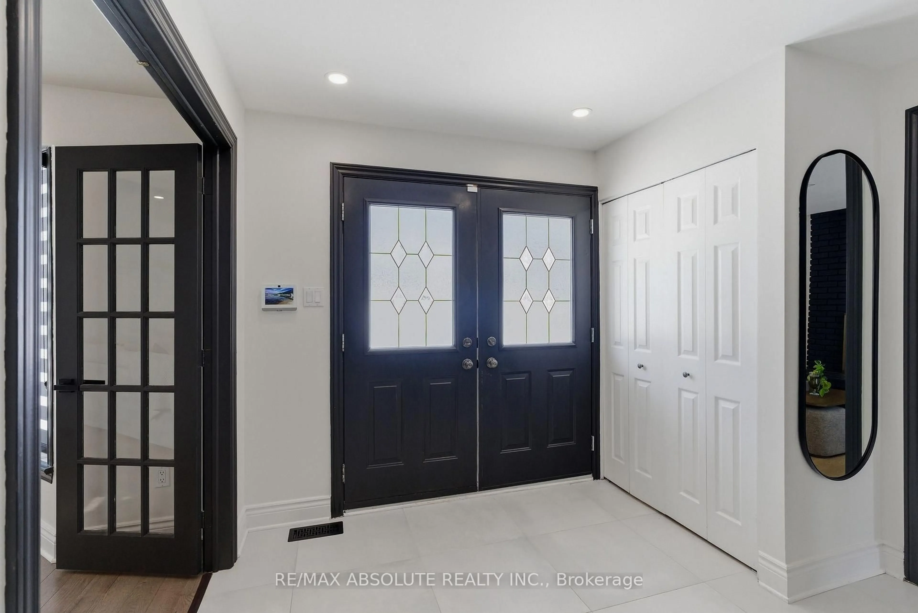 Indoor entryway for 13 Weatherwood Cres, Ottawa Ontario K2E 7C5