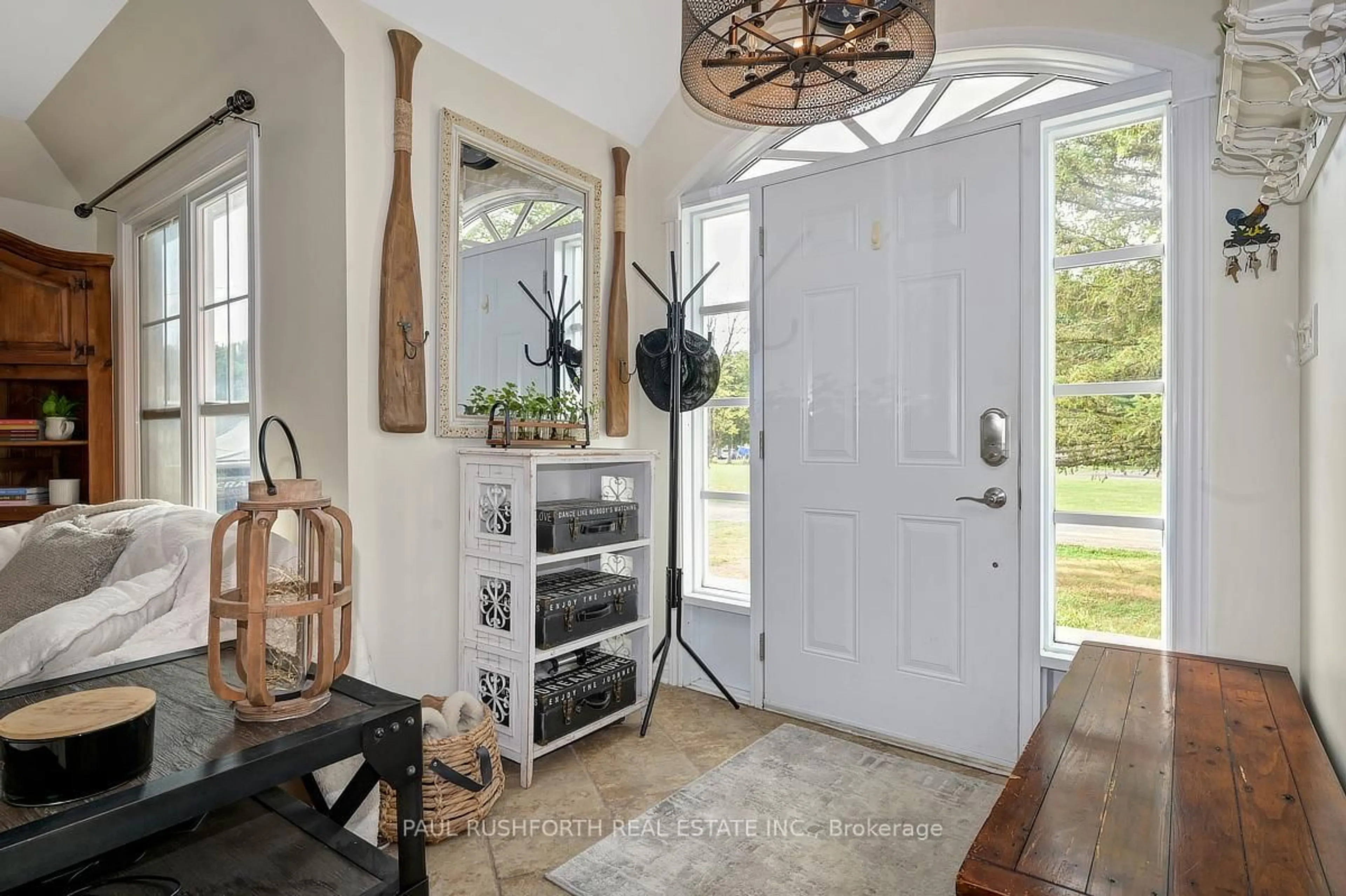 Indoor entryway for 3729 Prudhomme Rd, Alfred and Plantagenet Ontario K0A 3K0