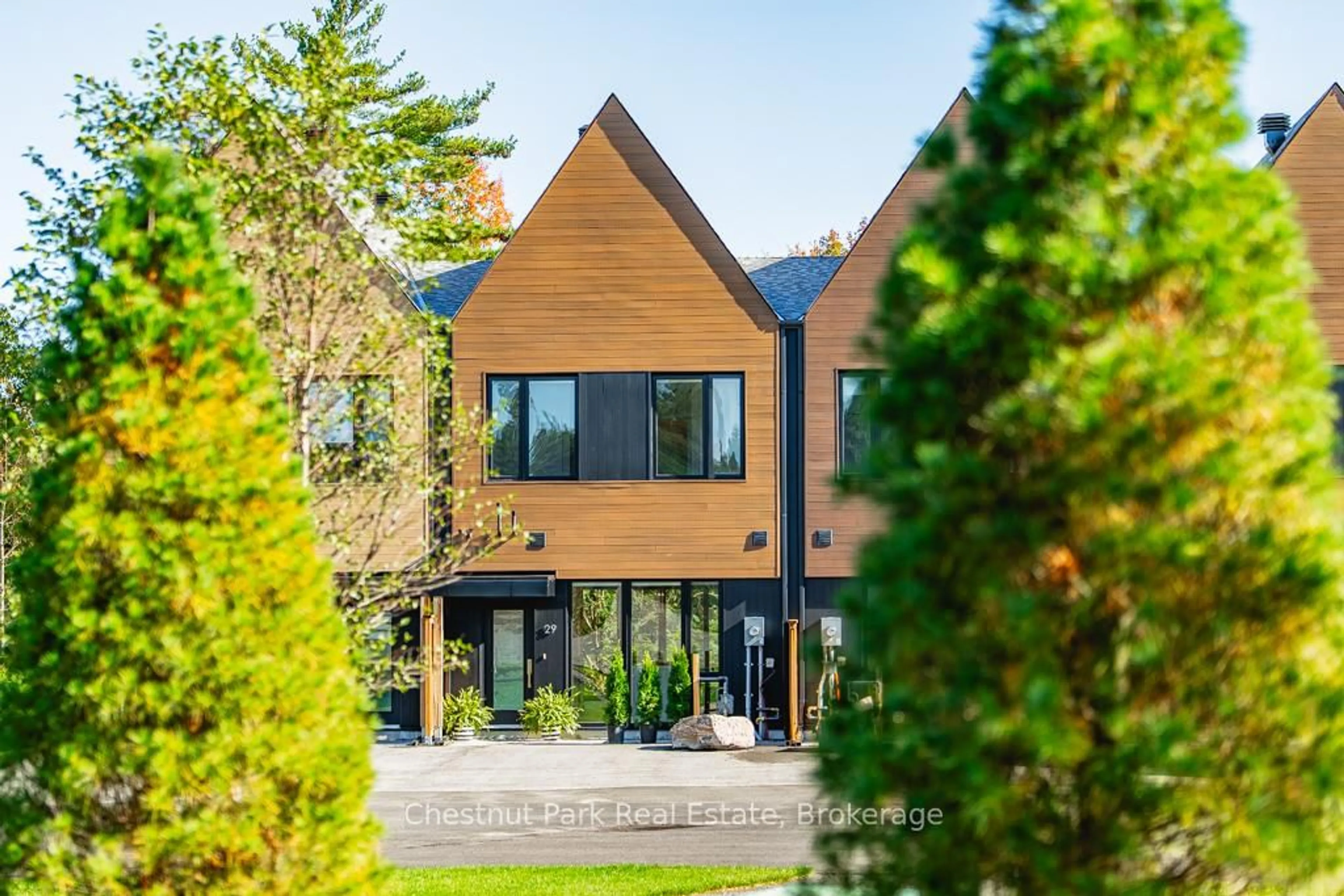 Home with brick exterior material, unknown for 29 ROCKMOUNT Cres, Gravenhurst Ontario P1P 0A6