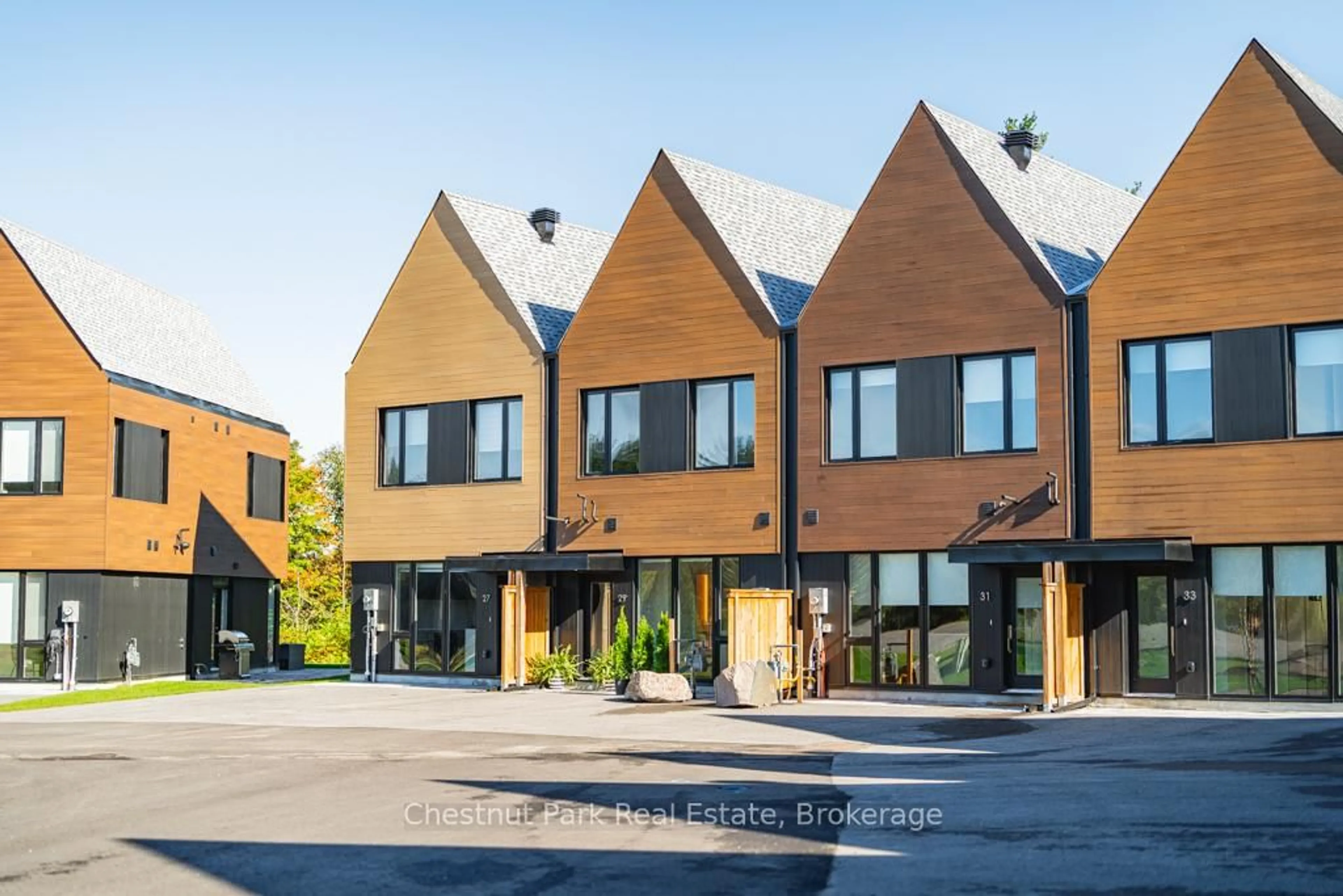 Home with brick exterior material, street for 29 ROCKMOUNT Cres, Gravenhurst Ontario P1P 0A6