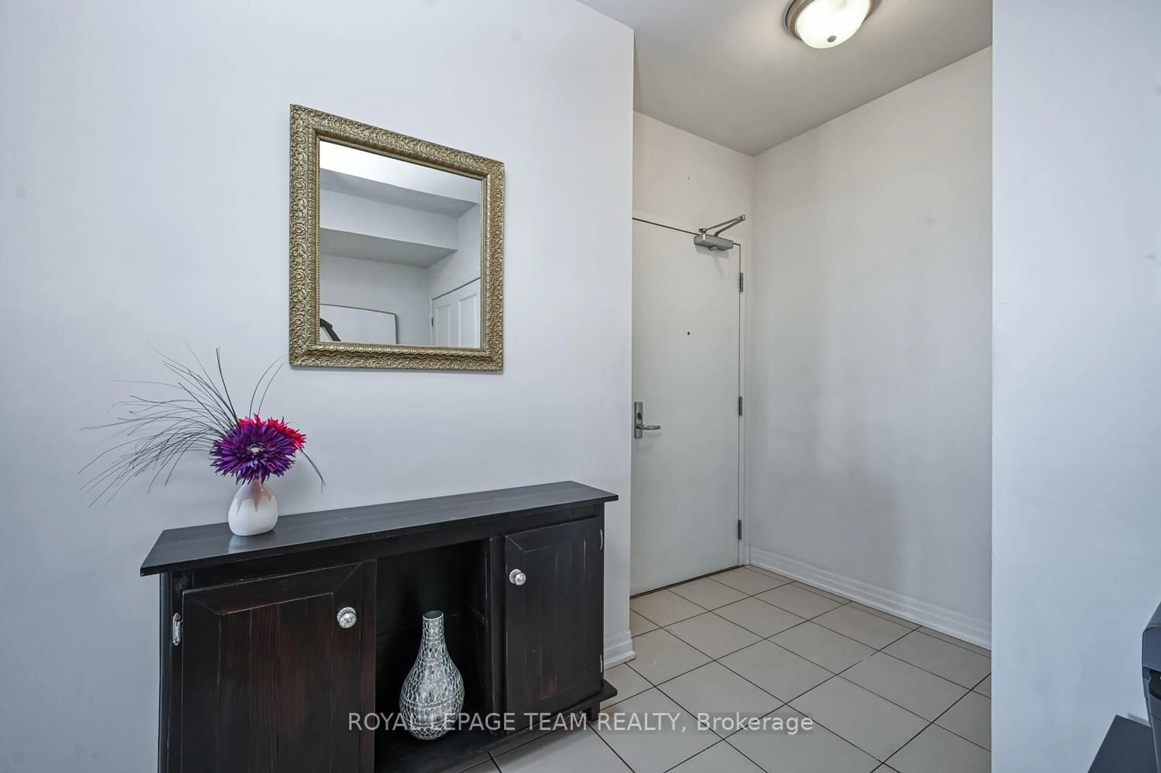 Unknown for 90 Landry St #1906, Ottawa Ontario K1L 0A9