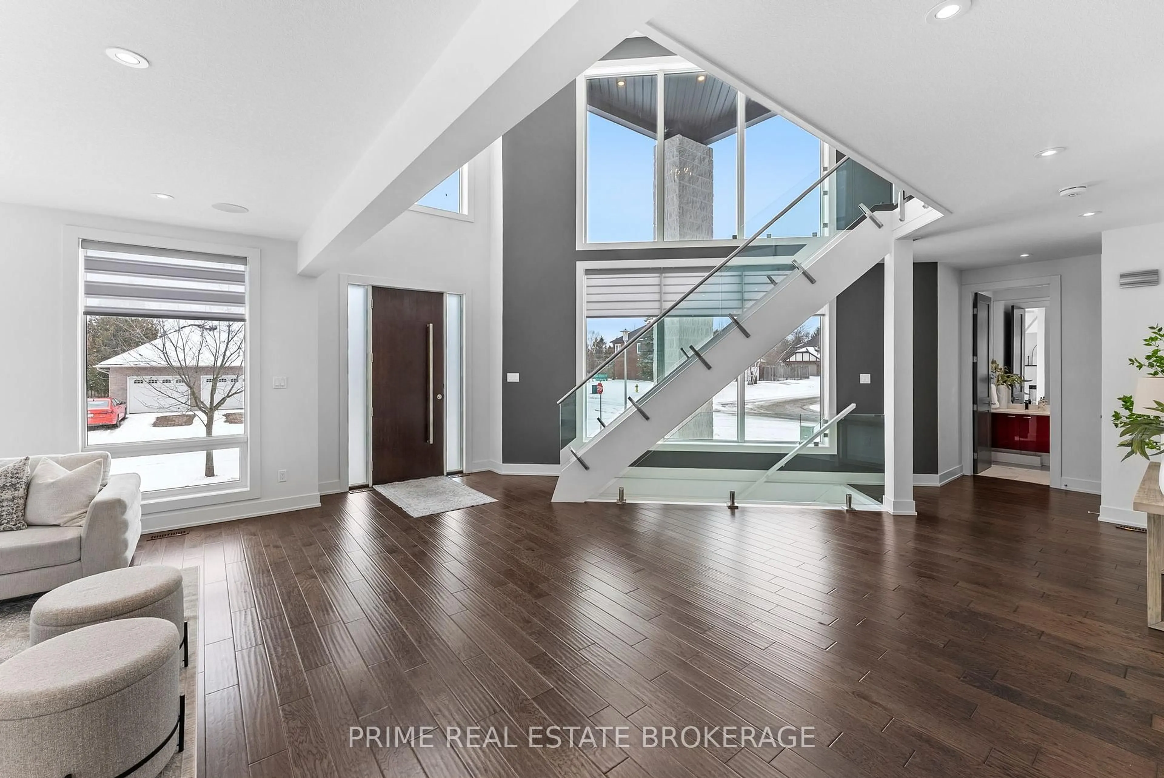 Indoor entryway for 115 South Carriage Rd, London North Ontario N6H 0C6