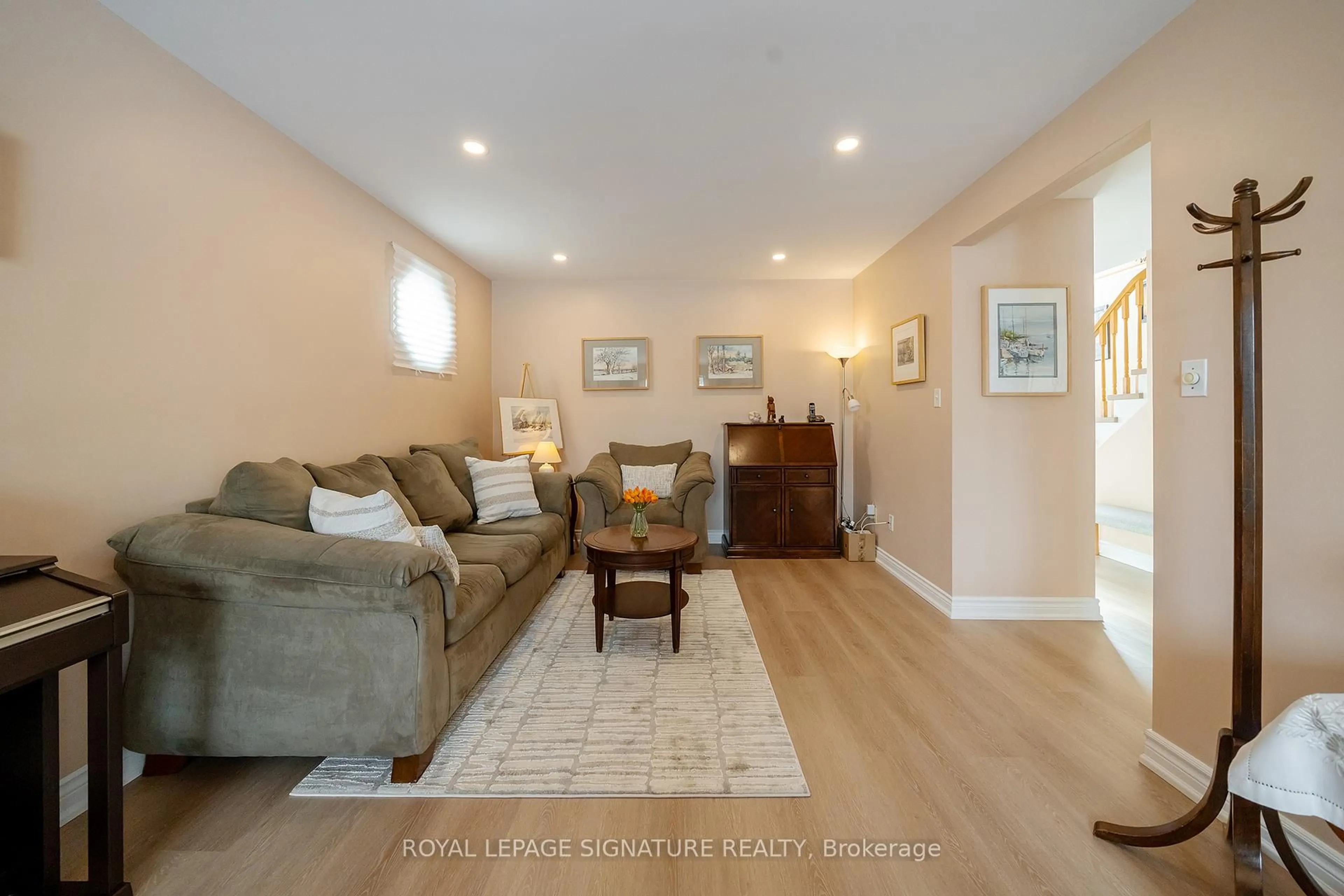 Living room with furniture, unknown for 545 Drummerhill Cres, Waterloo Ontario N2T 1G3