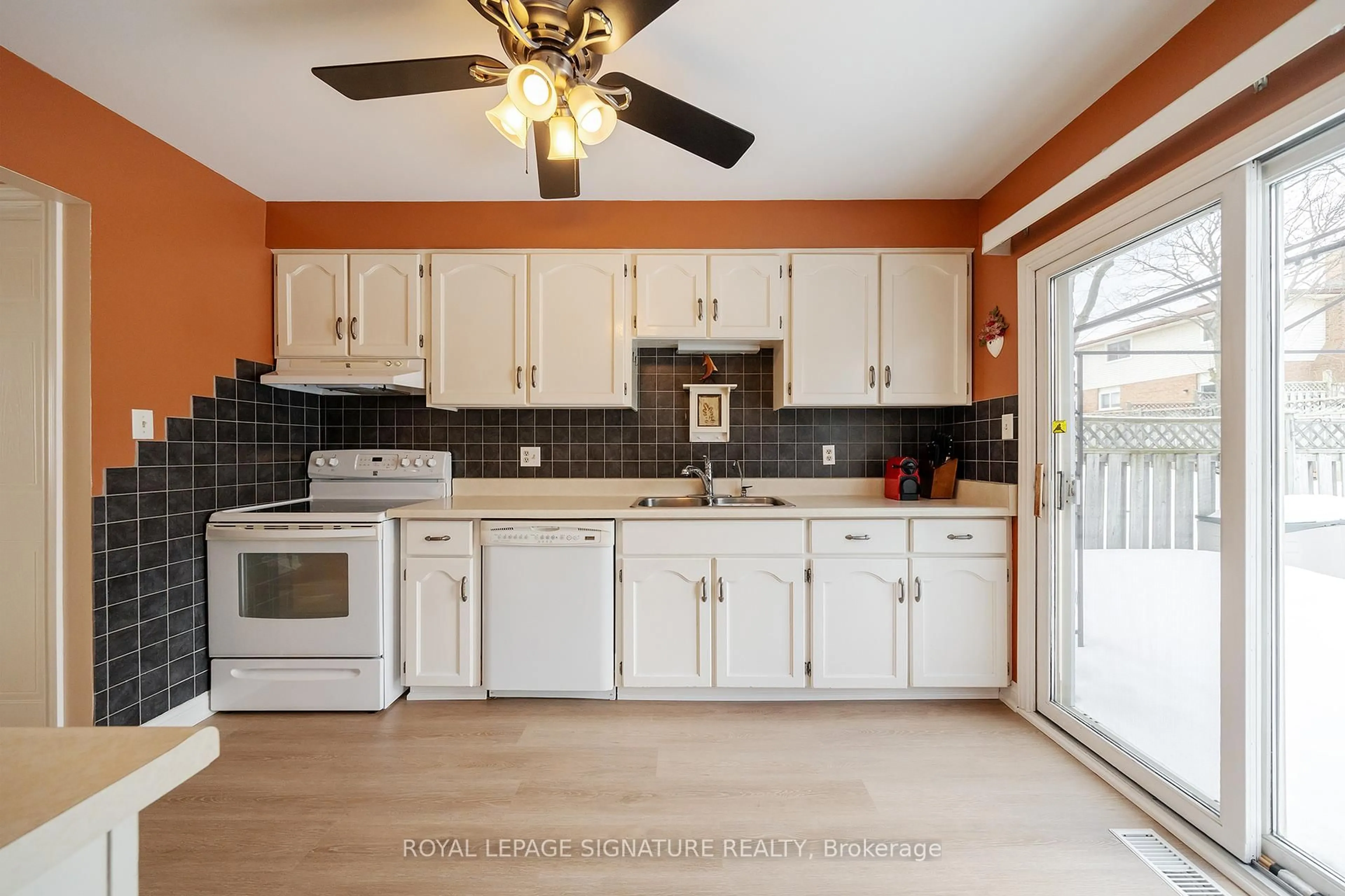 Open concept kitchen, unknown for 545 Drummerhill Cres, Waterloo Ontario N2T 1G3