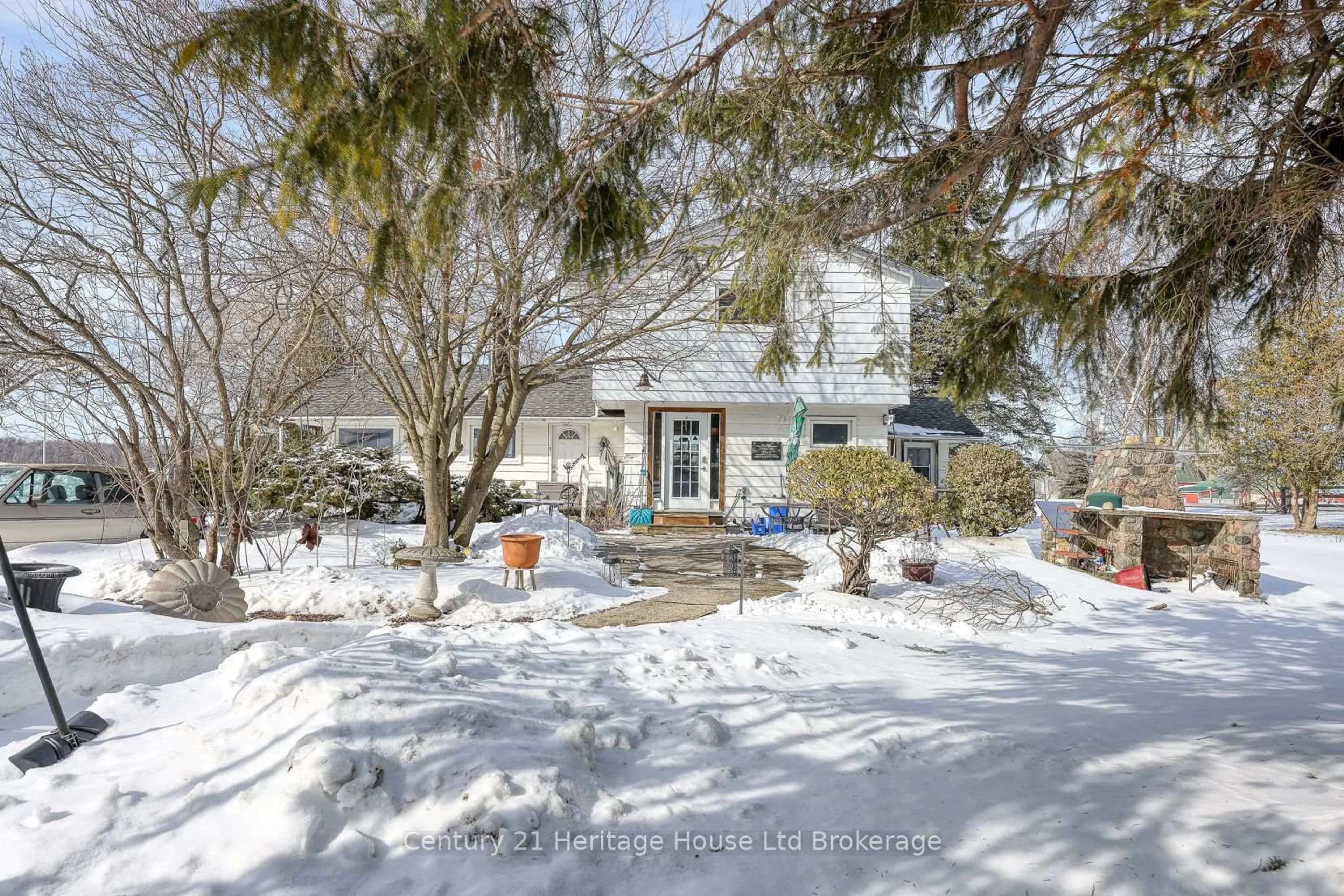 A pic from outside/outdoor area/front of a property/back of a property/a pic from drone, street for 384810 Salford Rd, Norwich Ontario N0J 1C0