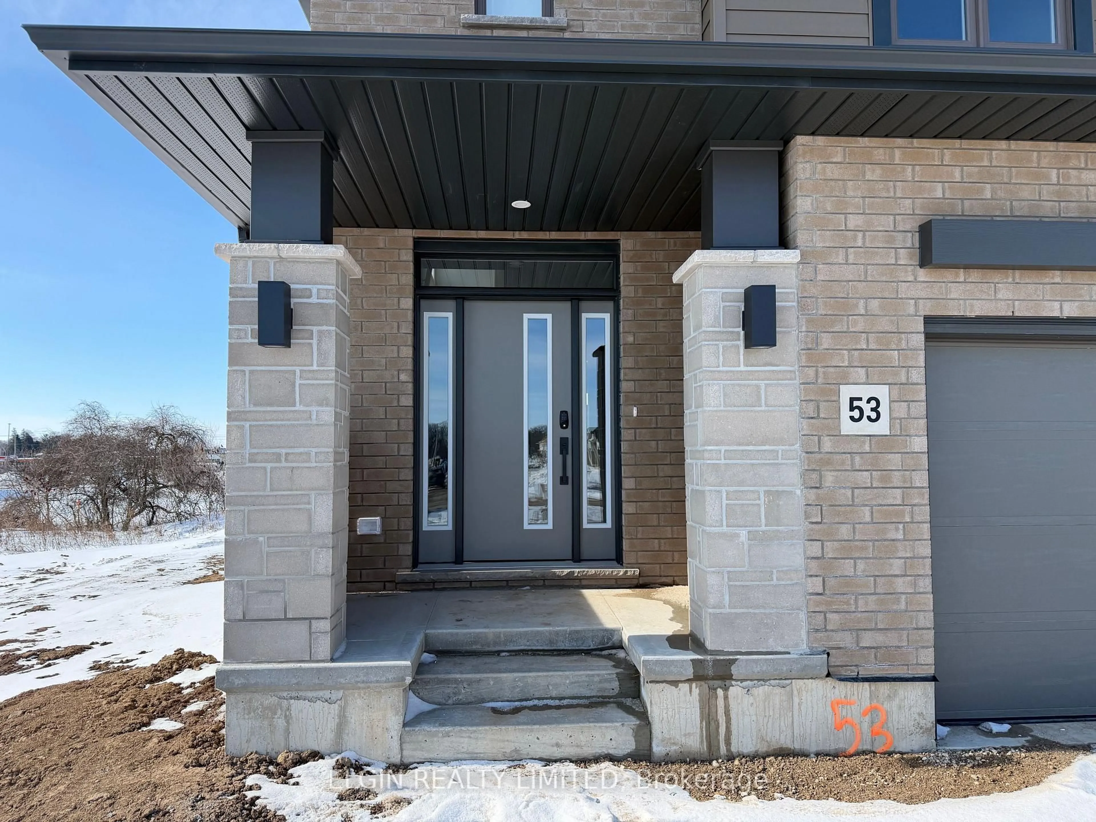 Indoor entryway for 53 Woodcock Dr, Tillsonburg Ontario N4G 0L9