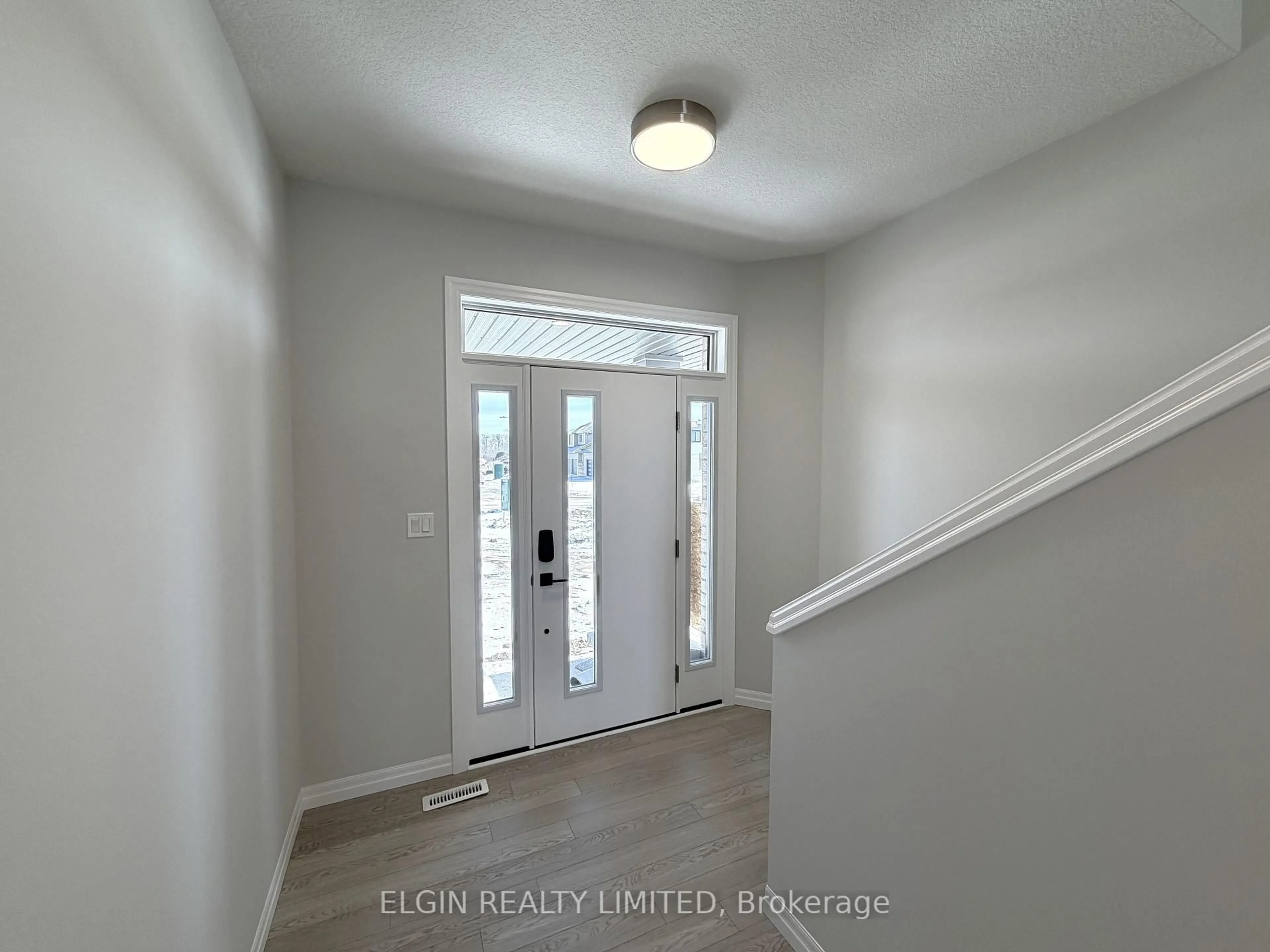 Indoor entryway for 53 Woodcock Dr, Tillsonburg Ontario N4G 0L9