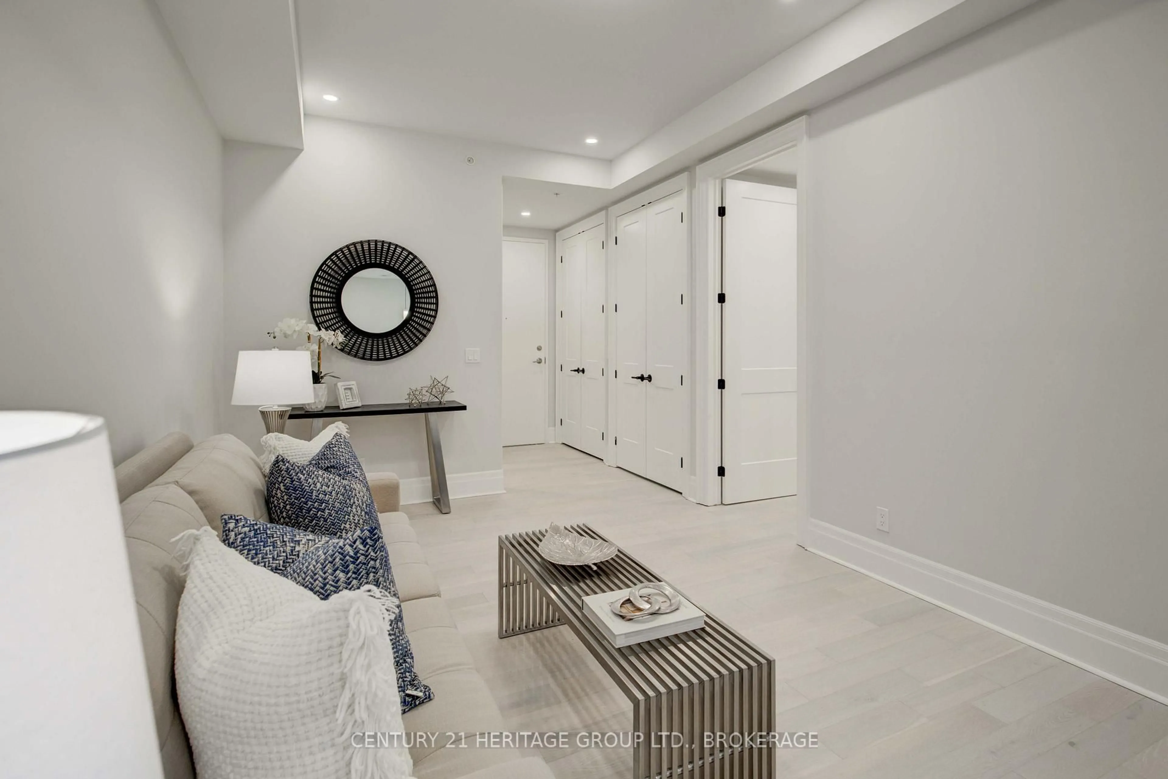 Indoor entryway for 129 South St #607, Gananoque Ontario K7G 1A1